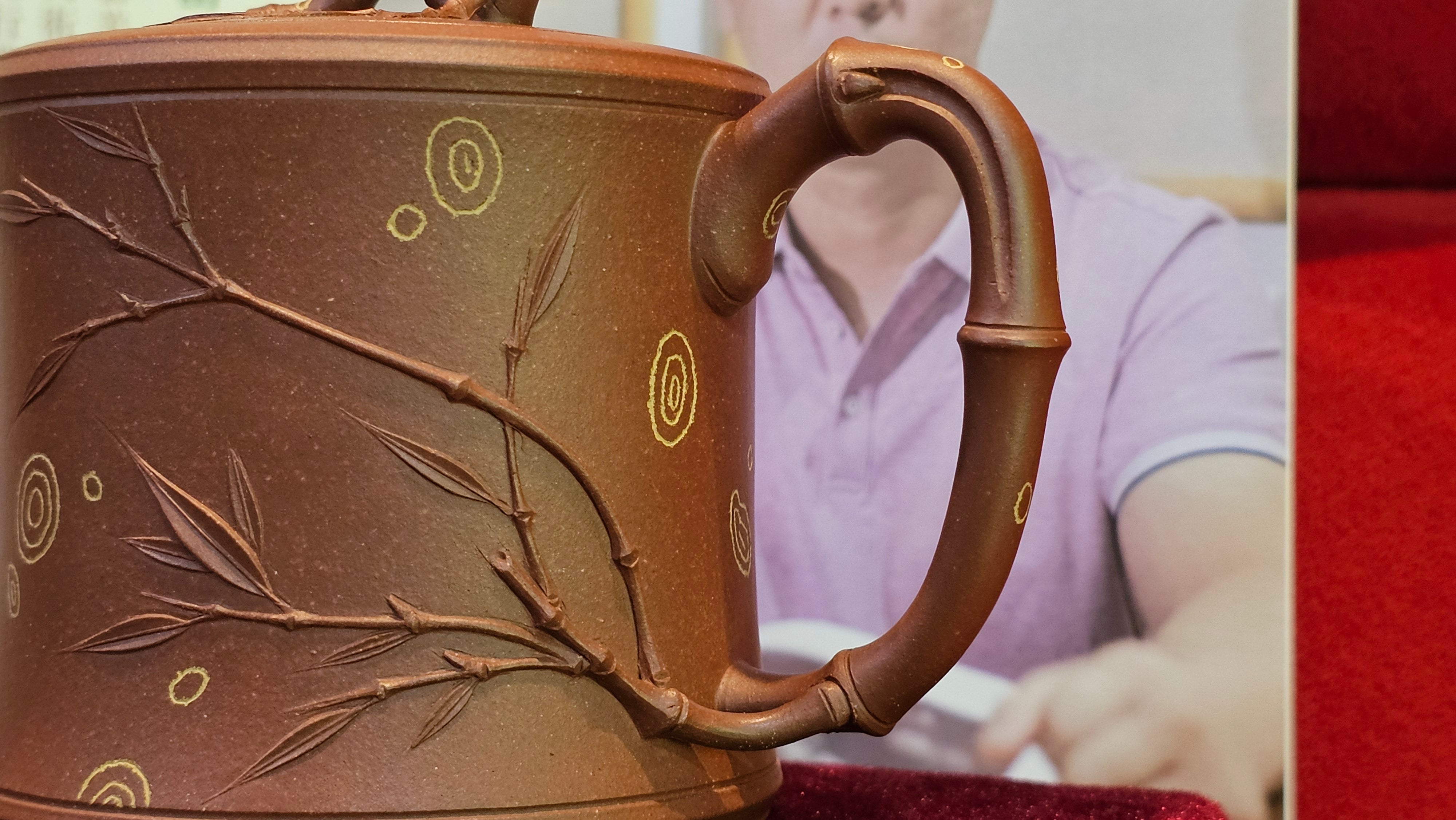 《湘妃竹段》"Xiang Fei Zhu Duan", 244.8ml, Di Cao Qing Zi Ni with Duan Ni Clay embellishments for the characteristic "Xiang Fei Bamboo" Patterns, by L4 Assoc Master Yu Chun Lei 俞春雷 ~!Congratulations to Kungfu Master J.G.! 1122hrs 23rd Nov 2025, New Orleans! LA!