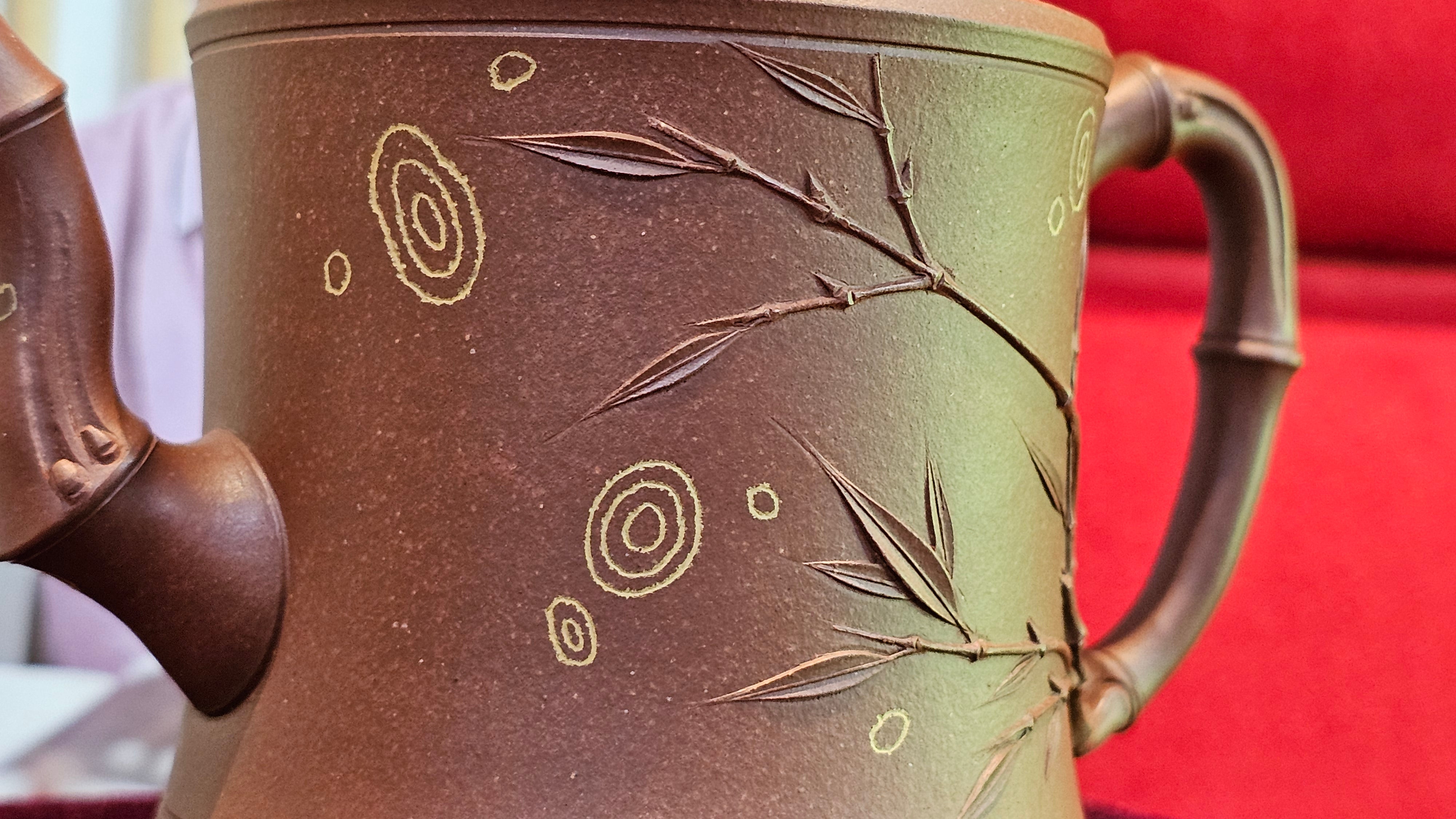 《湘妃竹段》"Xiang Fei Zhu Duan", 244.8ml, Di Cao Qing Zi Ni with Duan Ni Clay embellishments for the characteristic "Xiang Fei Bamboo" Patterns, by L4 Assoc Master Yu Chun Lei 俞春雷 ~!Congratulations to Kungfu Master J.G.! 1122hrs 23rd Nov 2025, New Orleans! LA!