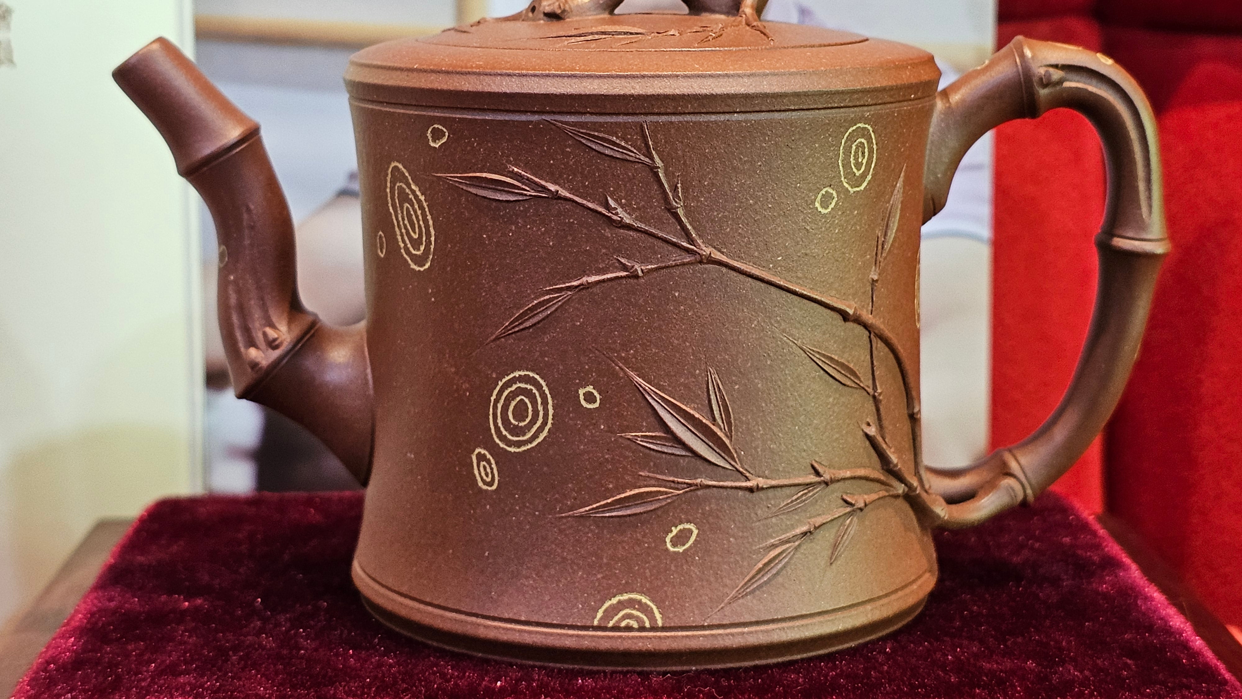 《湘妃竹段》"Xiang Fei Zhu Duan", 244.8ml, Di Cao Qing Zi Ni with Duan Ni Clay embellishments for the characteristic "Xiang Fei Bamboo" Patterns, by L4 Assoc Master Yu Chun Lei 俞春雷 ~!Congratulations to Kungfu Master J.G.! 1122hrs 23rd Nov 2025, New Orleans! LA!