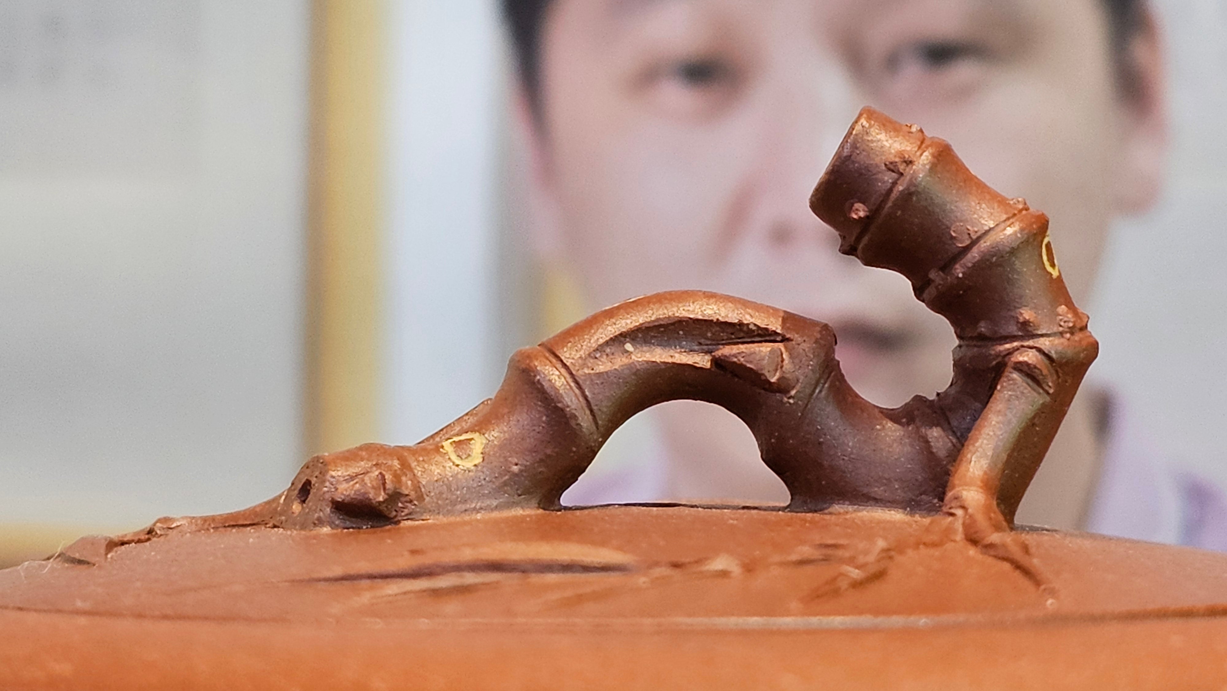 《湘妃竹段》"Xiang Fei Zhu Duan", 244.8ml, Di Cao Qing Zi Ni with Duan Ni Clay embellishments for the characteristic "Xiang Fei Bamboo" Patterns, by L4 Assoc Master Yu Chun Lei 俞春雷 ~!Congratulations to Kungfu Master J.G.! 1122hrs 23rd Nov 2025, New Orleans! LA!