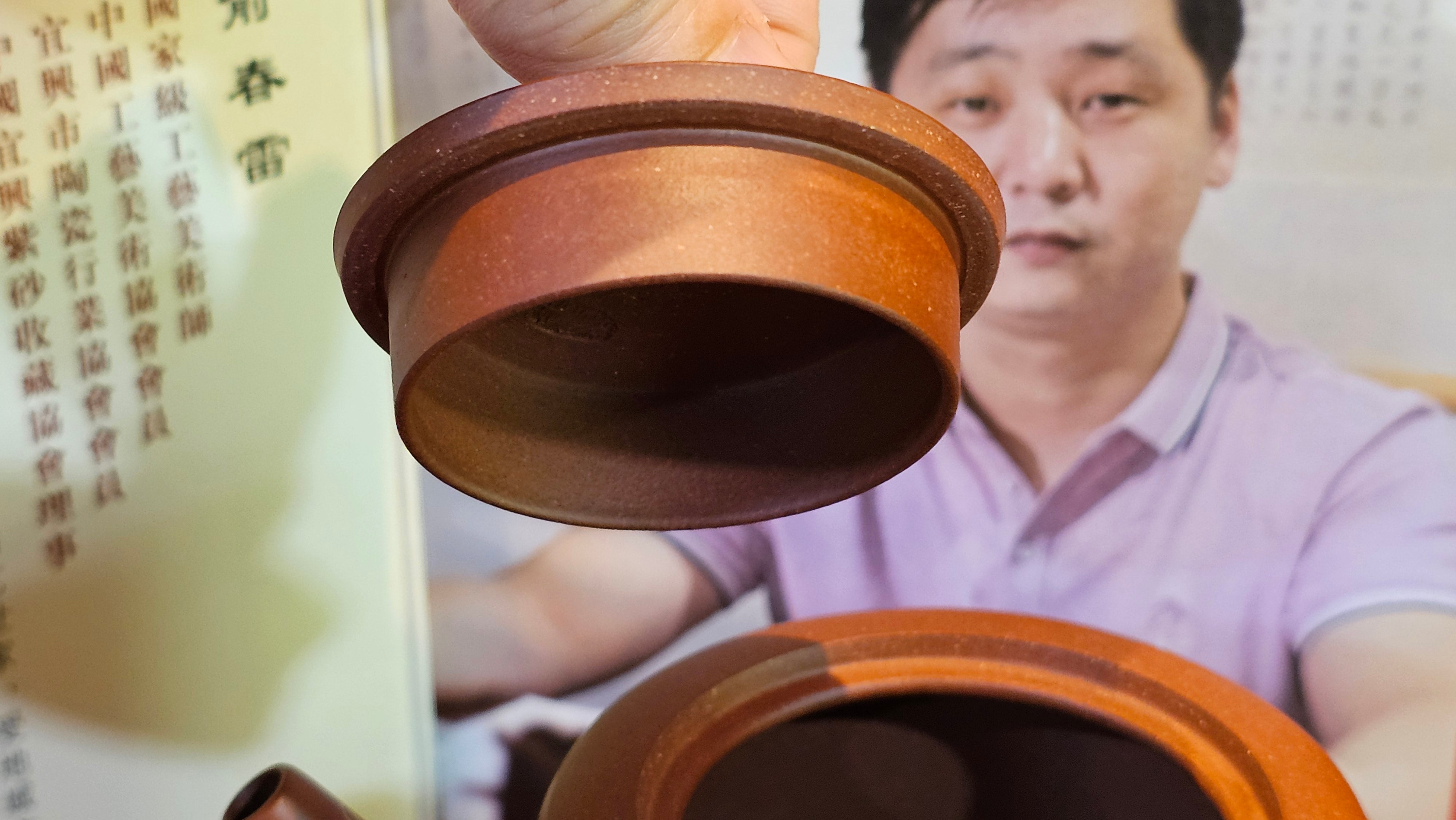 《湘妃竹段》"Xiang Fei Zhu Duan", 244.8ml, Di Cao Qing Zi Ni with Duan Ni Clay embellishments for the characteristic "Xiang Fei Bamboo" Patterns, by L4 Assoc Master Yu Chun Lei 俞春雷 ~!Congratulations to Kungfu Master J.G.! 1122hrs 23rd Nov 2025, New Orleans! LA!