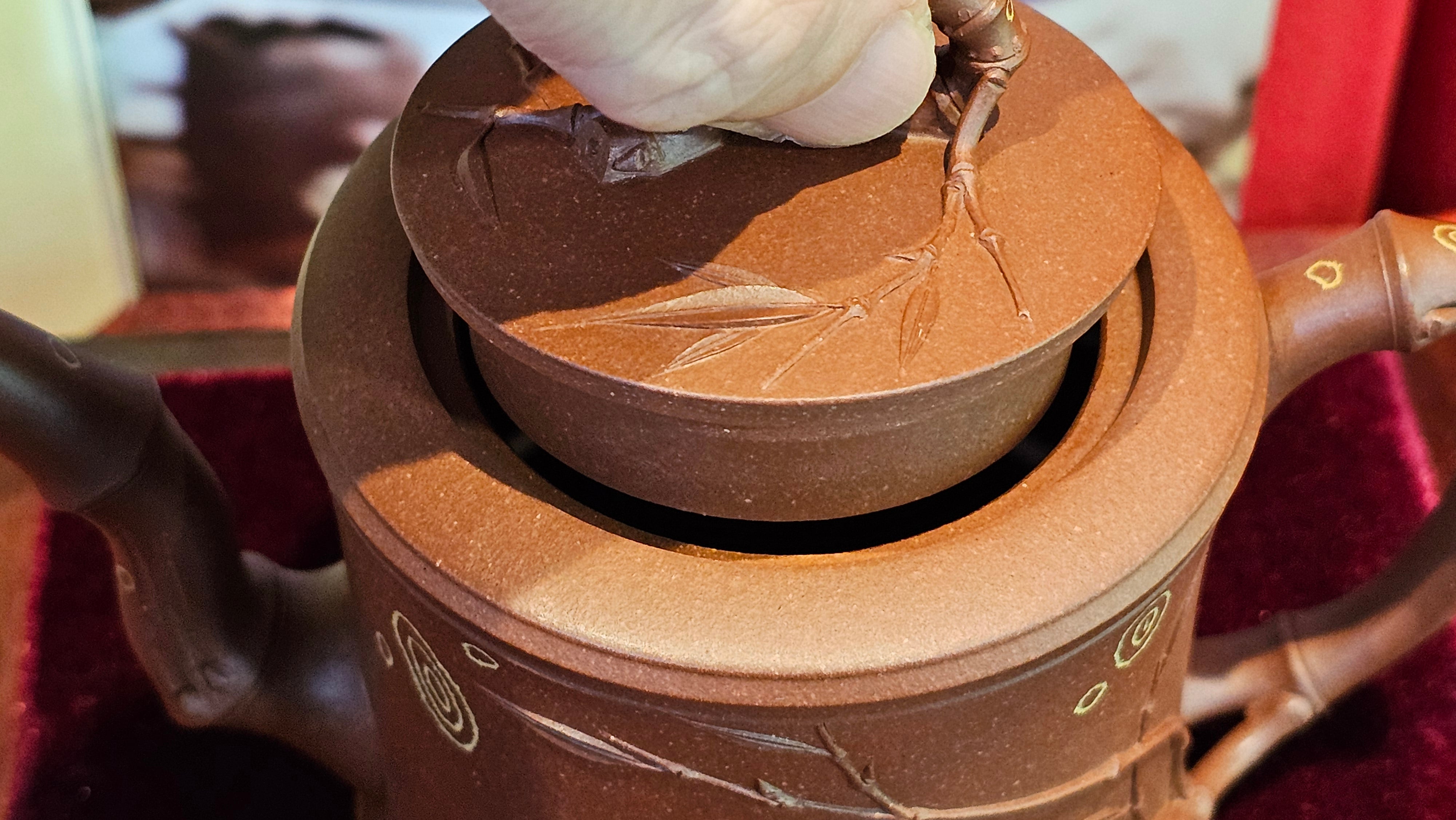 《湘妃竹段》"Xiang Fei Zhu Duan", 244.8ml, Di Cao Qing Zi Ni with Duan Ni Clay embellishments for the characteristic "Xiang Fei Bamboo" Patterns, by L4 Assoc Master Yu Chun Lei 俞春雷 ~!Congratulations to Kungfu Master J.G.! 1122hrs 23rd Nov 2025, New Orleans! LA!