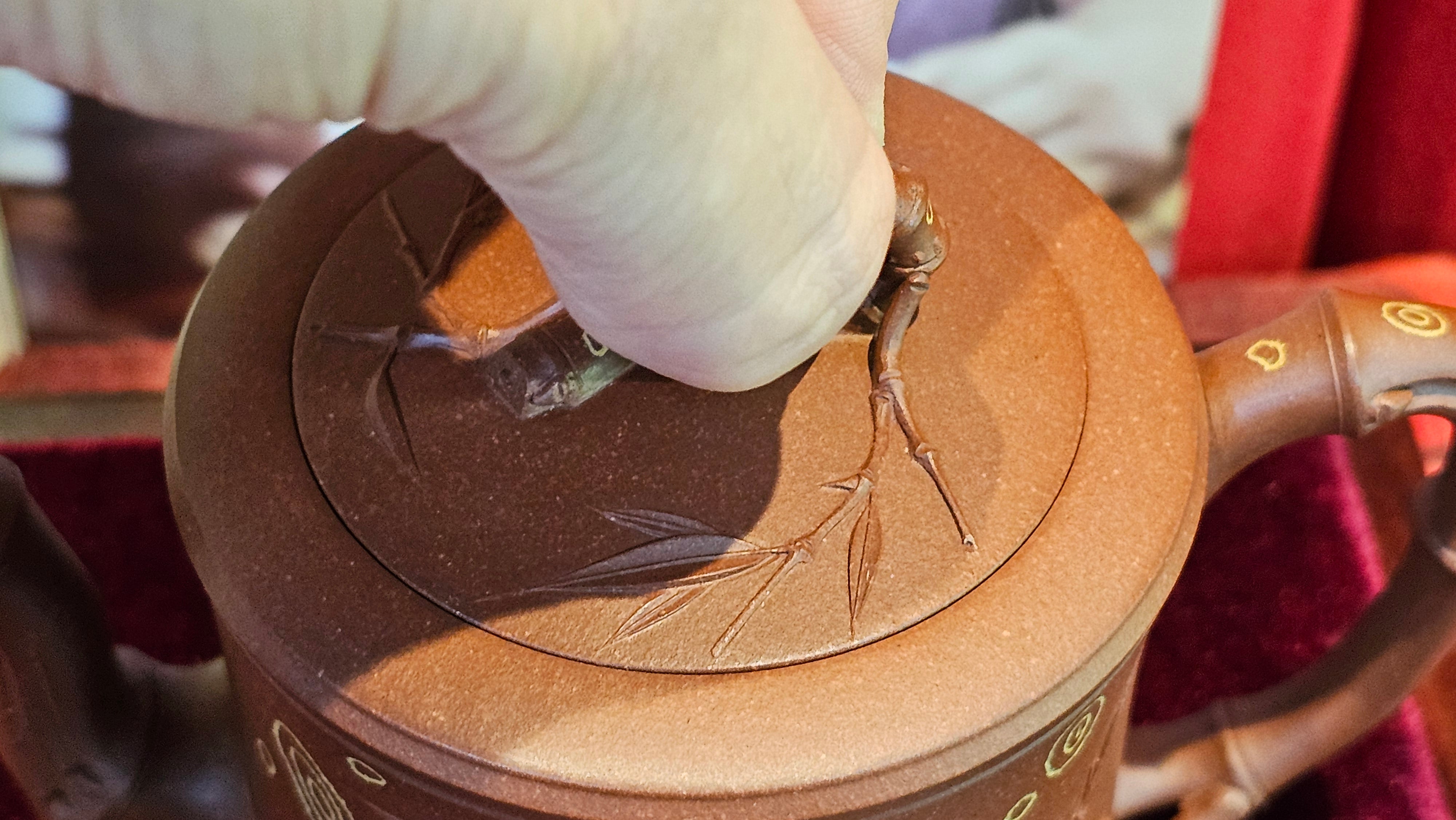 《湘妃竹段》"Xiang Fei Zhu Duan", 244.8ml, Di Cao Qing Zi Ni with Duan Ni Clay embellishments for the characteristic "Xiang Fei Bamboo" Patterns, by L4 Assoc Master Yu Chun Lei 俞春雷 ~!Congratulations to Kungfu Master J.G.! 1122hrs 23rd Nov 2025, New Orleans! LA!