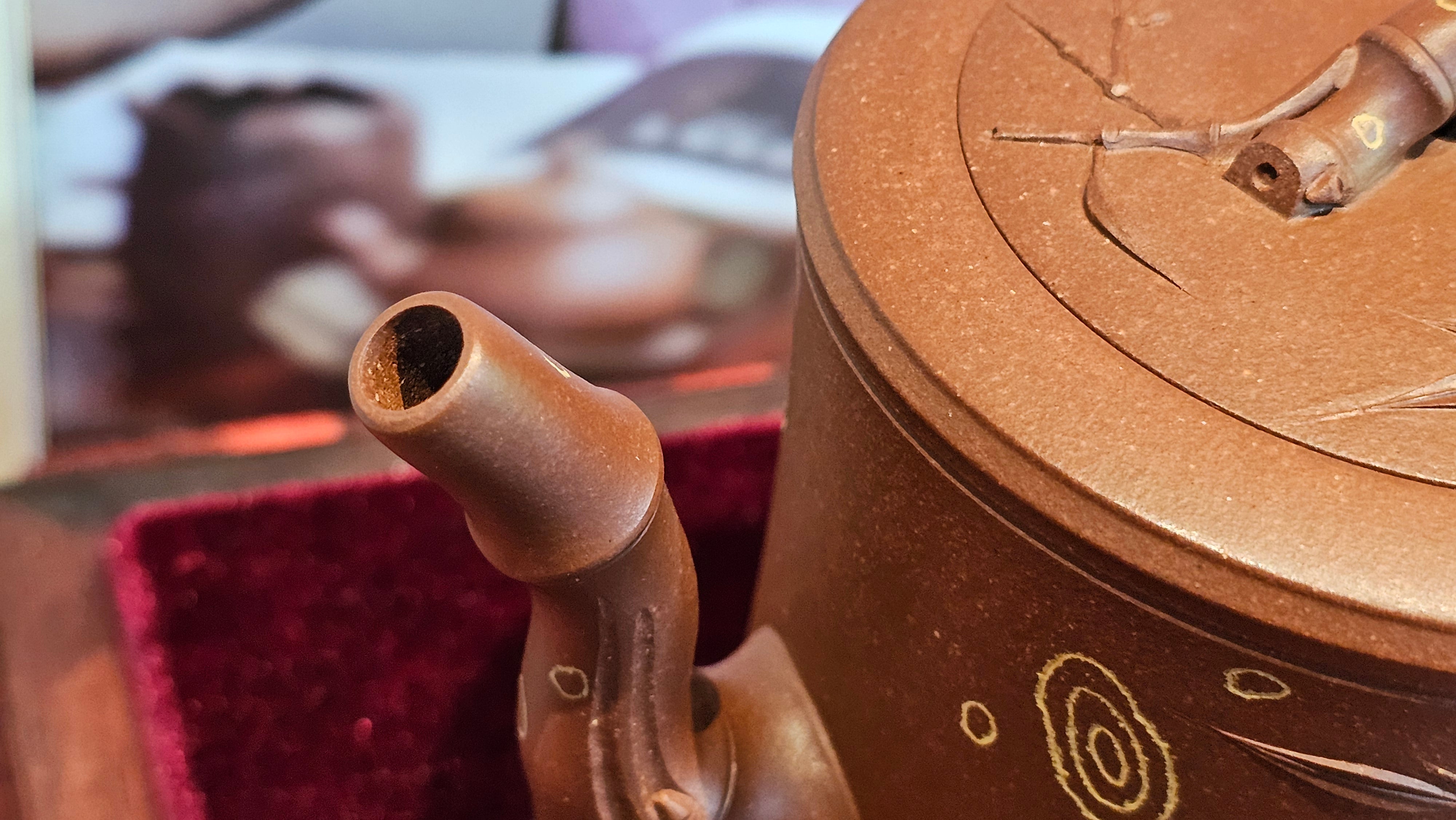 《湘妃竹段》"Xiang Fei Zhu Duan", 244.8ml, Di Cao Qing Zi Ni with Duan Ni Clay embellishments for the characteristic "Xiang Fei Bamboo" Patterns, by L4 Assoc Master Yu Chun Lei 俞春雷 ~!Congratulations to Kungfu Master J.G.! 1122hrs 23rd Nov 2025, New Orleans! LA!