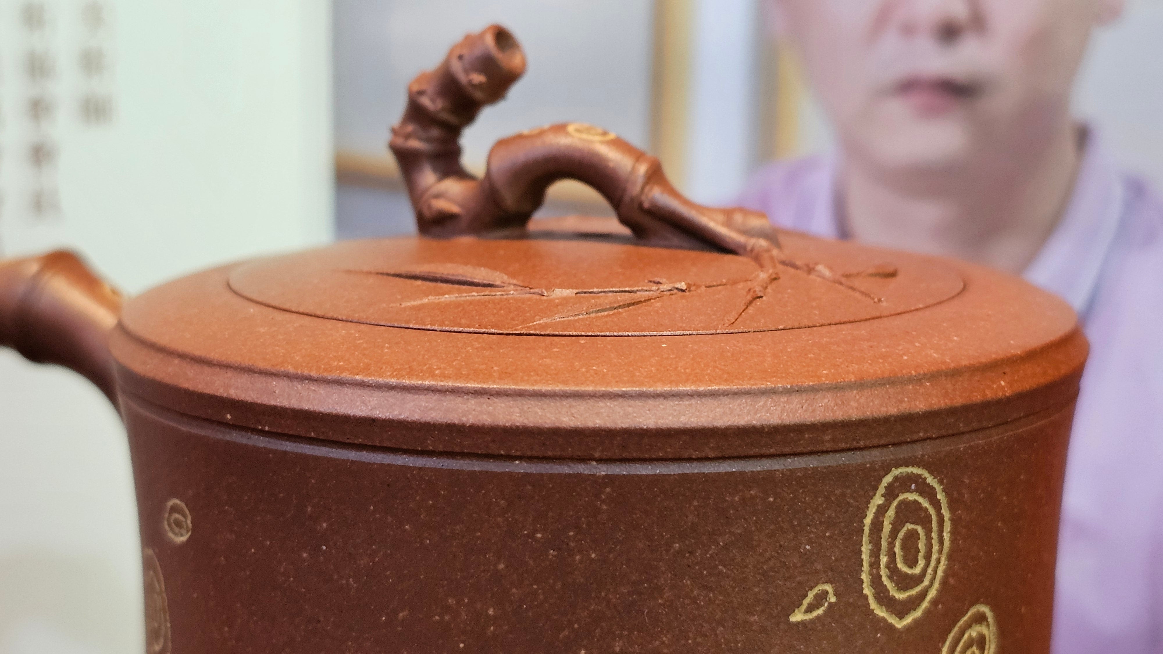 《湘妃竹段》"Xiang Fei Zhu Duan", 244.8ml, Di Cao Qing Zi Ni with Duan Ni Clay embellishments for the characteristic "Xiang Fei Bamboo" Patterns, by L4 Assoc Master Yu Chun Lei 俞春雷 ~!Congratulations to Kungfu Master J.G.! 1122hrs 23rd Nov 2025, New Orleans! LA!