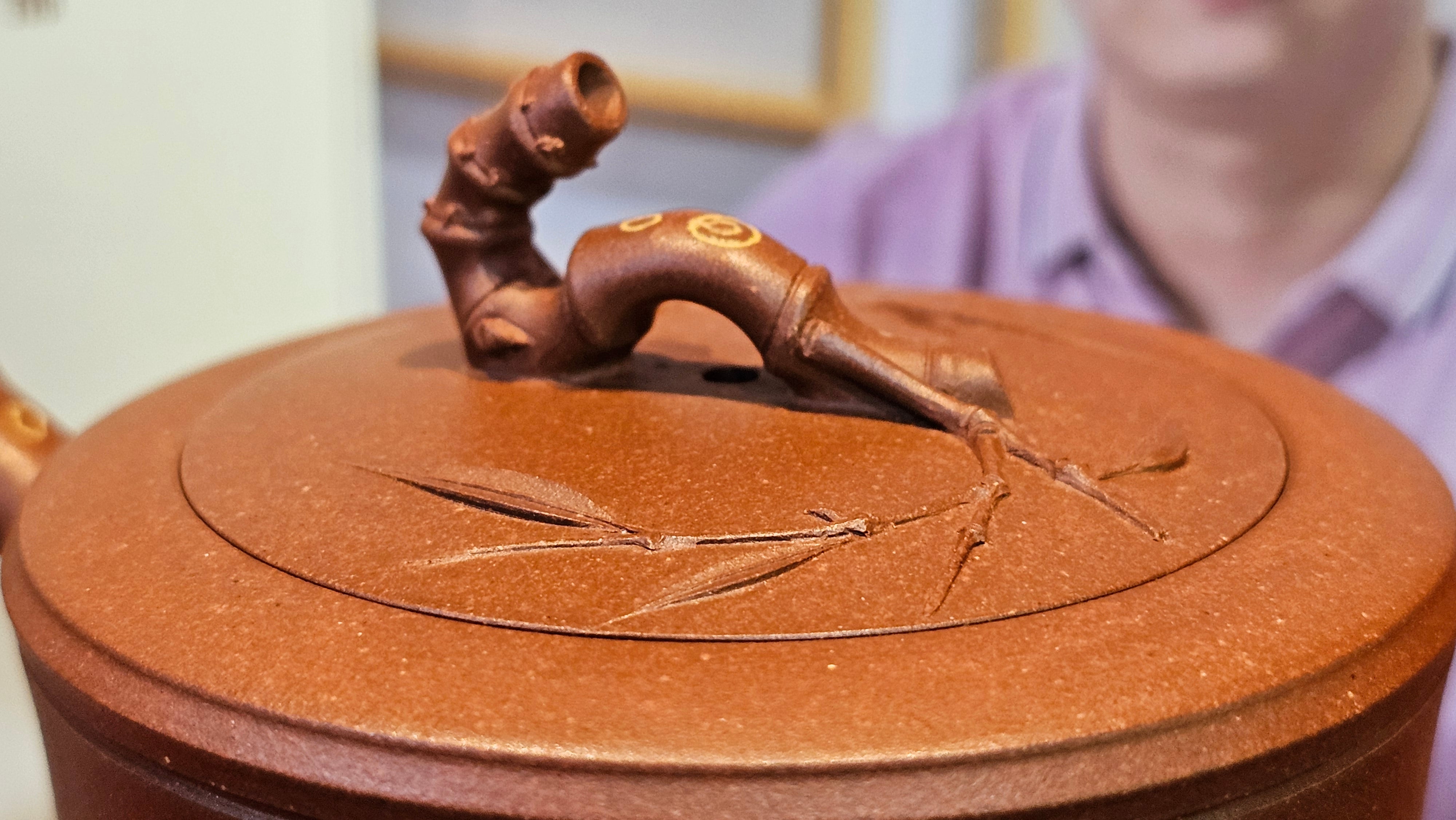 《湘妃竹段》"Xiang Fei Zhu Duan", 244.8ml, Di Cao Qing Zi Ni with Duan Ni Clay embellishments for the characteristic "Xiang Fei Bamboo" Patterns, by L4 Assoc Master Yu Chun Lei 俞春雷 ~!Congratulations to Kungfu Master J.G.! 1122hrs 23rd Nov 2025, New Orleans! LA!