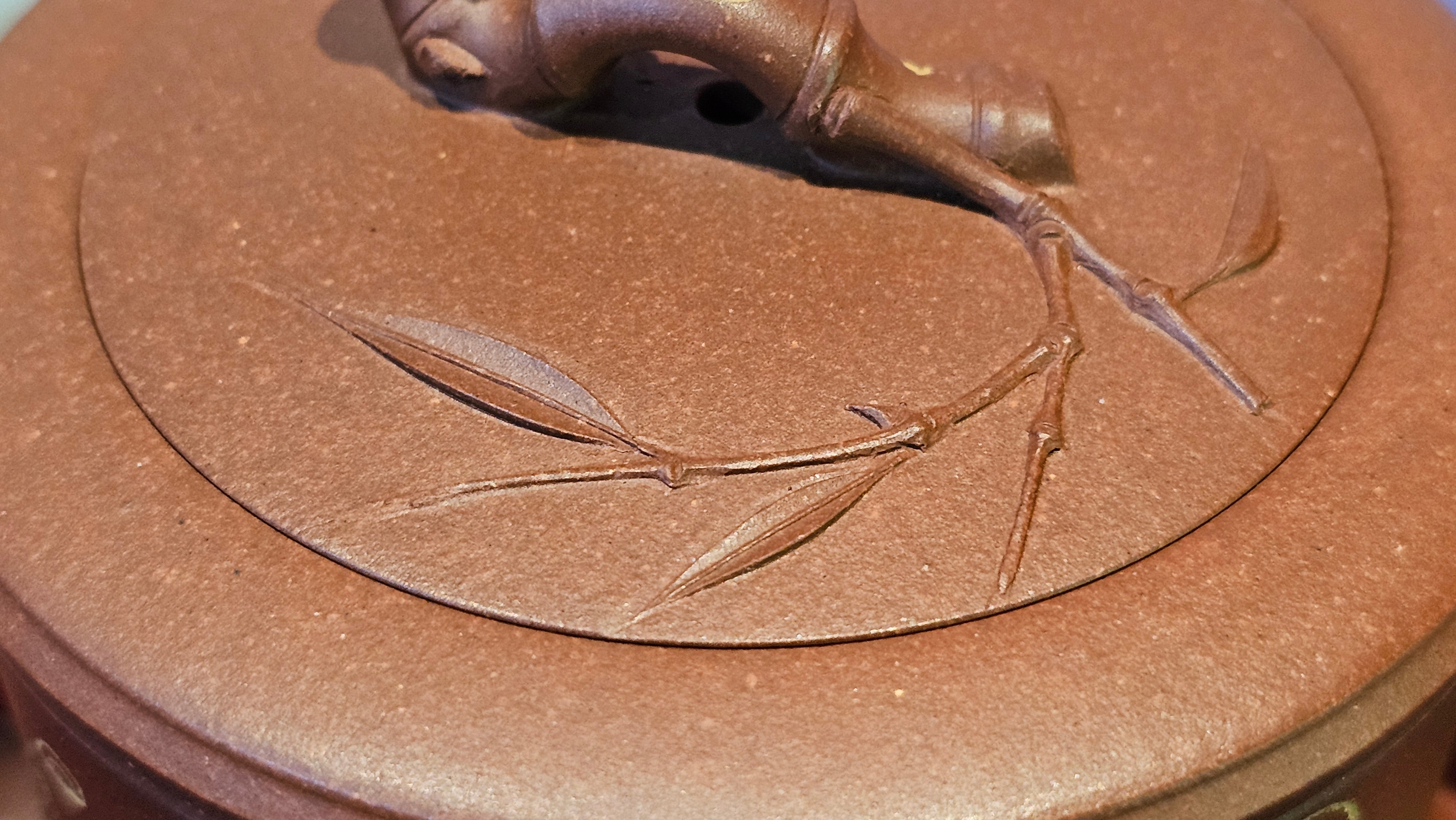 《湘妃竹段》"Xiang Fei Zhu Duan", 244.8ml, Di Cao Qing Zi Ni with Duan Ni Clay embellishments for the characteristic "Xiang Fei Bamboo" Patterns, by L4 Assoc Master Yu Chun Lei 俞春雷 ~!Congratulations to Kungfu Master J.G.! 1122hrs 23rd Nov 2025, New Orleans! LA!