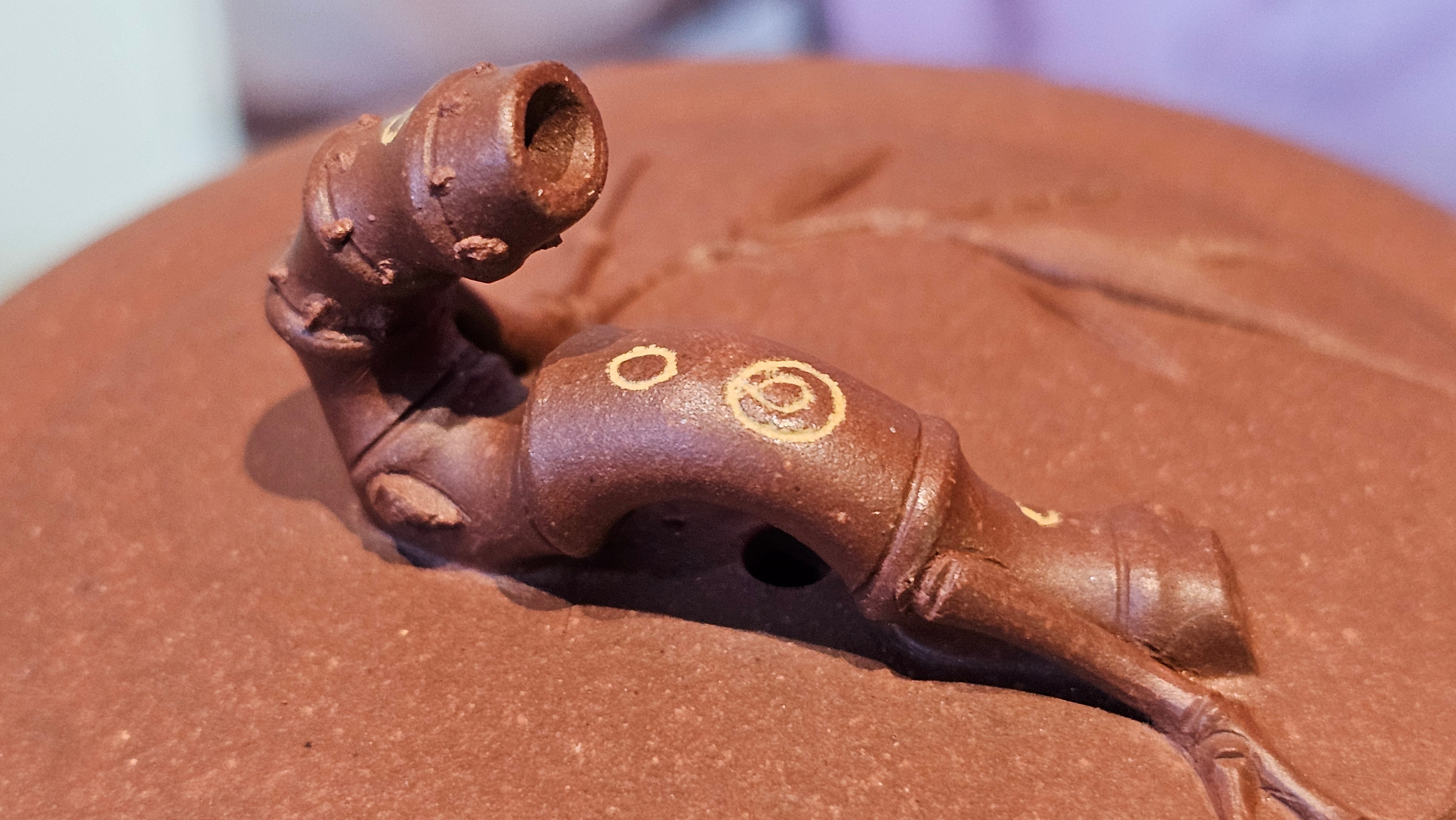 《湘妃竹段》"Xiang Fei Zhu Duan", 244.8ml, Di Cao Qing Zi Ni with Duan Ni Clay embellishments for the characteristic "Xiang Fei Bamboo" Patterns, by L4 Assoc Master Yu Chun Lei 俞春雷 ~!Congratulations to Kungfu Master J.G.! 1122hrs 23rd Nov 2025, New Orleans! LA!