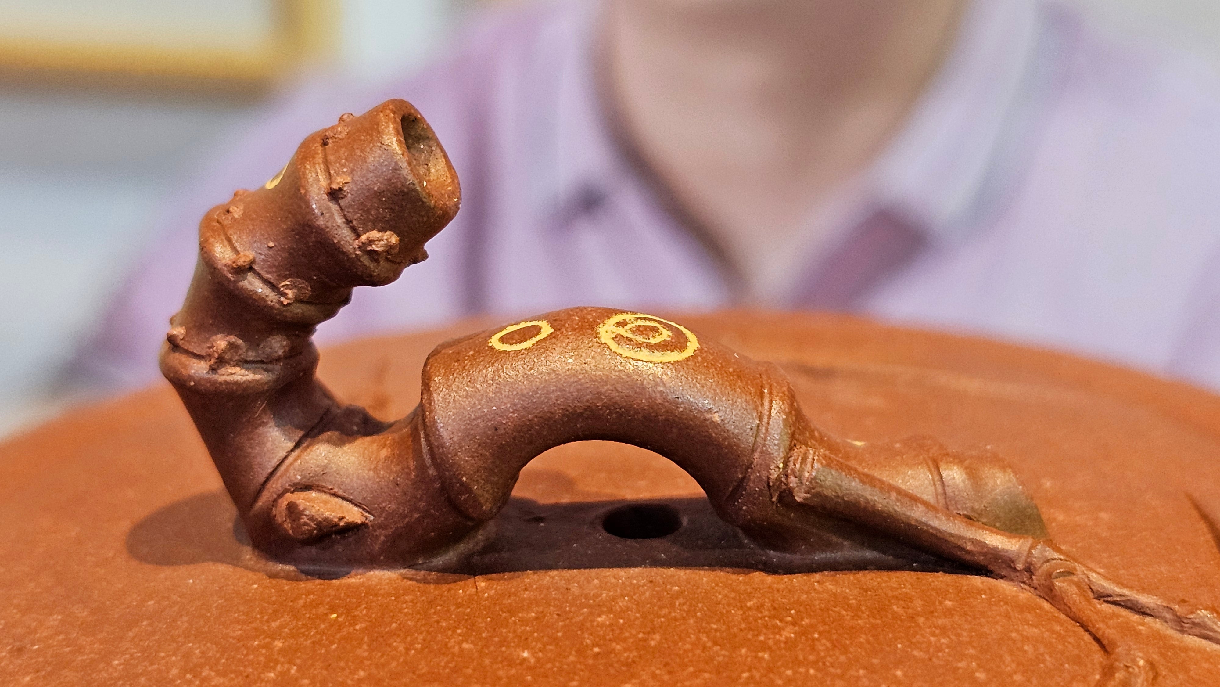 《湘妃竹段》"Xiang Fei Zhu Duan", 244.8ml, Di Cao Qing Zi Ni with Duan Ni Clay embellishments for the characteristic "Xiang Fei Bamboo" Patterns, by L4 Assoc Master Yu Chun Lei 俞春雷 ~!Congratulations to Kungfu Master J.G.! 1122hrs 23rd Nov 2025, New Orleans! LA!