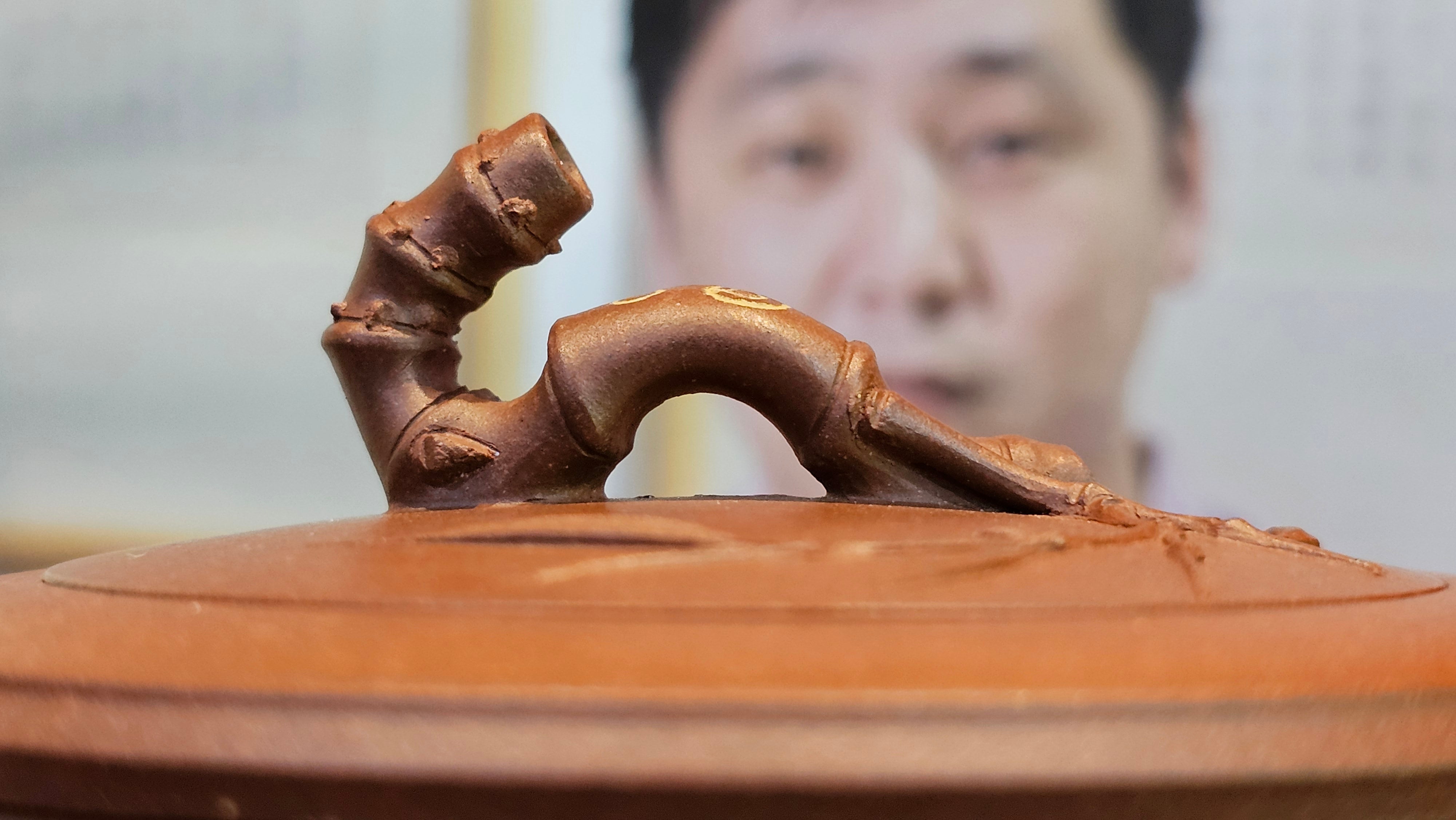 《湘妃竹段》"Xiang Fei Zhu Duan", 244.8ml, Di Cao Qing Zi Ni with Duan Ni Clay embellishments for the characteristic "Xiang Fei Bamboo" Patterns, by L4 Assoc Master Yu Chun Lei 俞春雷 ~!Congratulations to Kungfu Master J.G.! 1122hrs 23rd Nov 2025, New Orleans! LA!