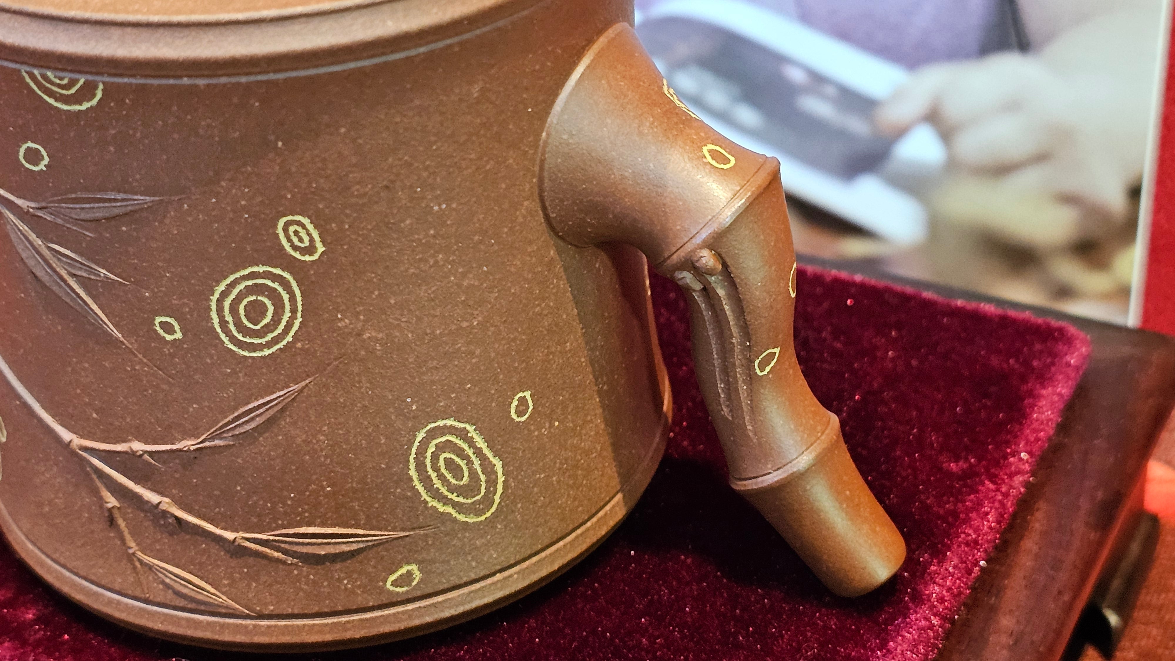 《湘妃竹段》"Xiang Fei Zhu Duan", 244.8ml, Di Cao Qing Zi Ni with Duan Ni Clay embellishments for the characteristic "Xiang Fei Bamboo" Patterns, by L4 Assoc Master Yu Chun Lei 俞春雷 ~!Congratulations to Kungfu Master J.G.! 1122hrs 23rd Nov 2025, New Orleans! LA!