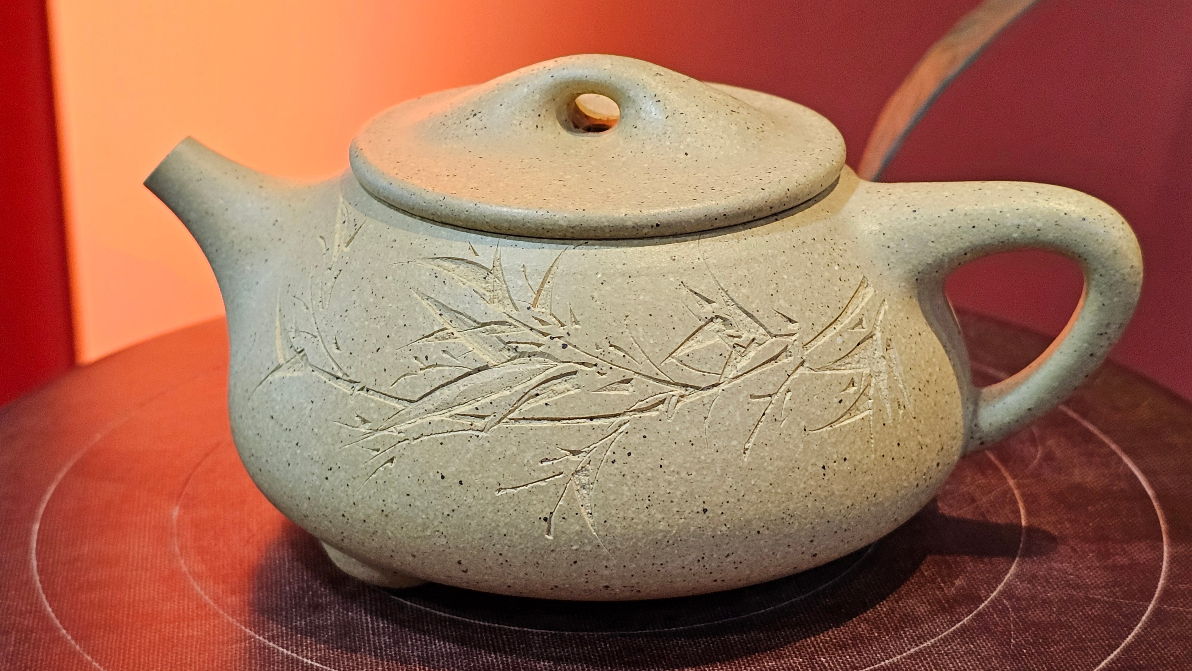 Jing Zhou Shi Piao 景舟石瓢, Zhi Ma Duan Ni 芝麻段泥, 186.8ml, by Craftsman Gu Xiao Ming 顾小明; Engraving of Bamboo & Poem in Kai Shu 竹与诗词(楷书)刻绘 by Craftsman Ruo Xi 若兮 ~ Congratulations!to Mr M.B.! 0132hrs 26th Nov 2025, Los Angeles! CA!