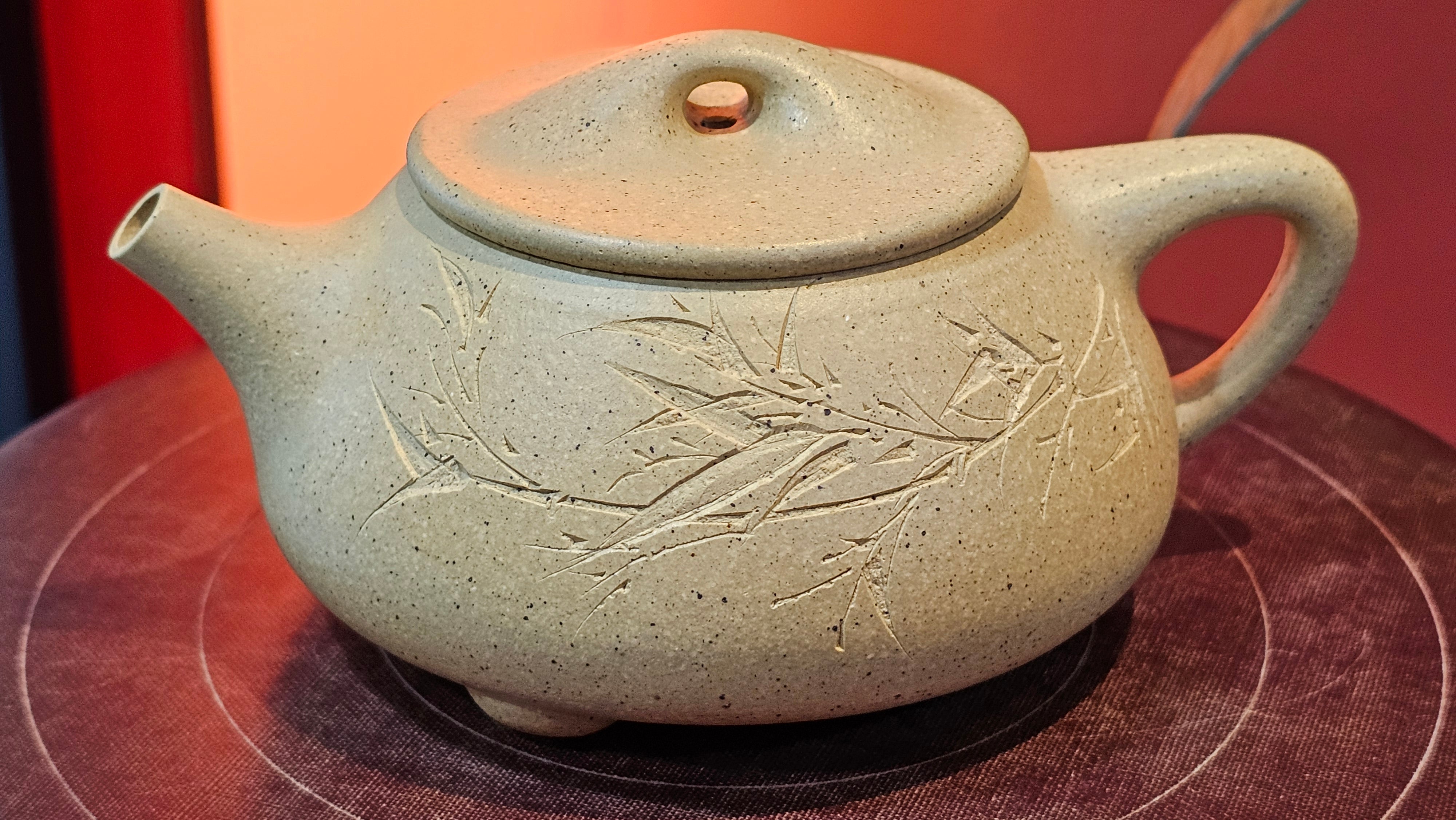 Jing Zhou Shi Piao 景舟石瓢, Zhi Ma Duan Ni 芝麻段泥, 186.8ml, by Craftsman Gu Xiao Ming 顾小明; Engraving of Bamboo & Poem in Kai Shu 竹与诗词(楷书)刻绘 by Craftsman Ruo Xi 若兮 ~ Congratulations!to Mr M.B.! 0132hrs 26th Nov 2025, Los Angeles! CA!