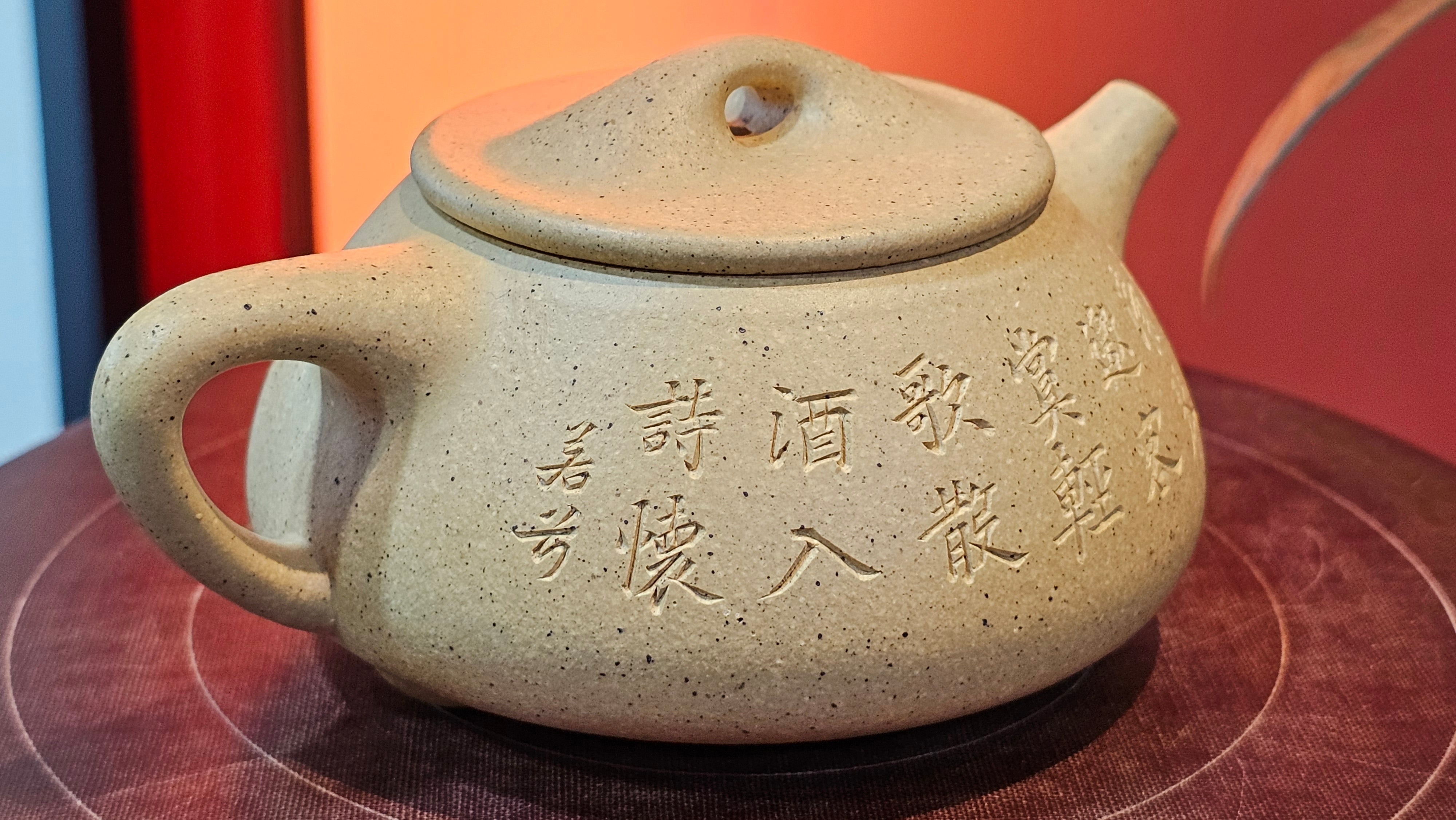 Jing Zhou Shi Piao 景舟石瓢, Zhi Ma Duan Ni 芝麻段泥, 186.8ml, by Craftsman Gu Xiao Ming 顾小明; Engraving of Bamboo & Poem in Kai Shu 竹与诗词(楷书)刻绘 by Craftsman Ruo Xi 若兮 ~ Congratulations!to Mr M.B.! 0132hrs 26th Nov 2025, Los Angeles! CA!