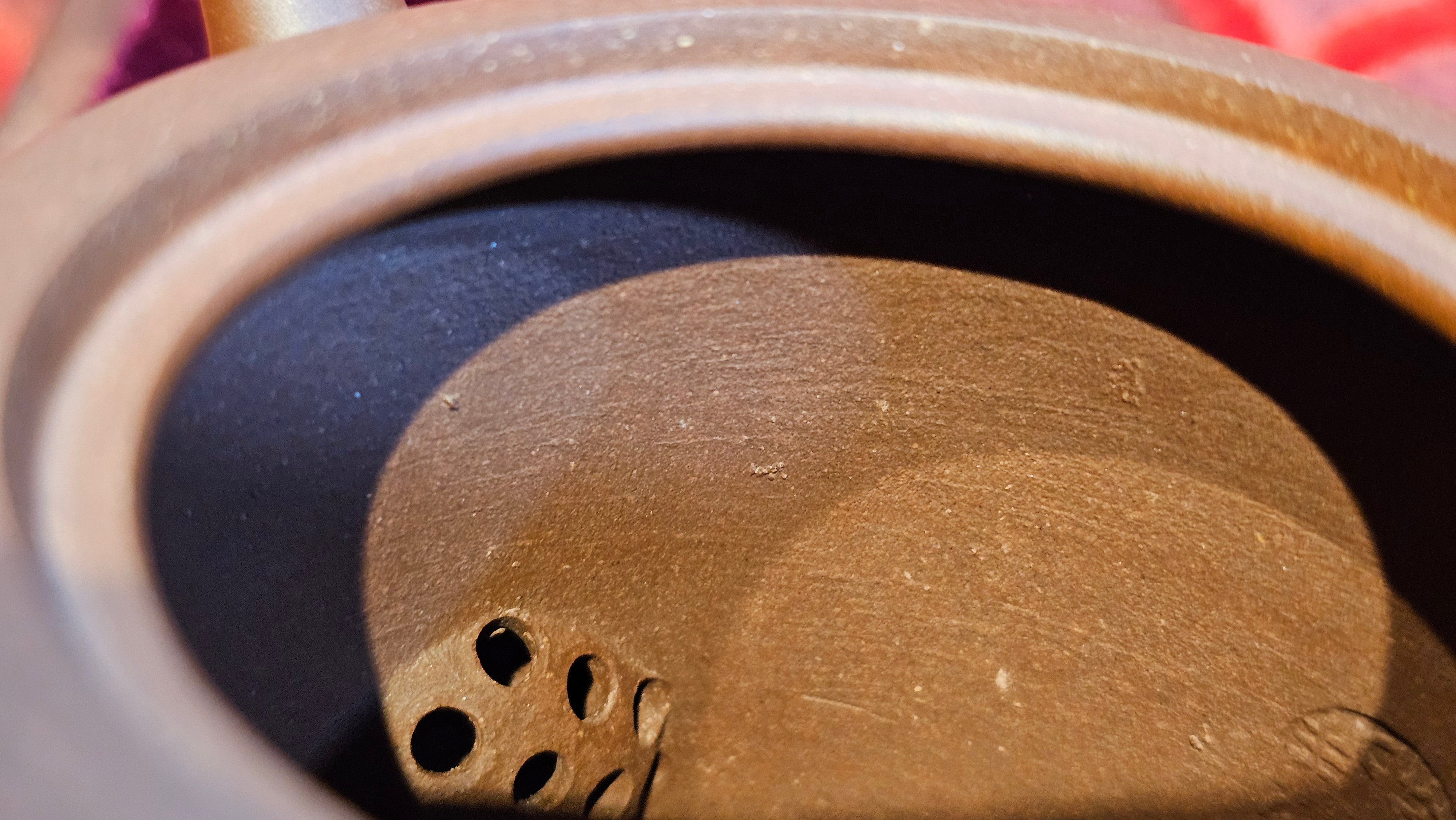 《湘妃竹段》"Xiang Fei Zhu Duan", 244.8ml, Di Cao Qing Zi Ni with Duan Ni Clay embellishments for the characteristic "Xiang Fei Bamboo" Patterns, by L4 Assoc Master Yu Chun Lei 俞春雷 ~!Congratulations to Kungfu Master J.G.! 1122hrs 23rd Nov 2025, New Orleans! LA!