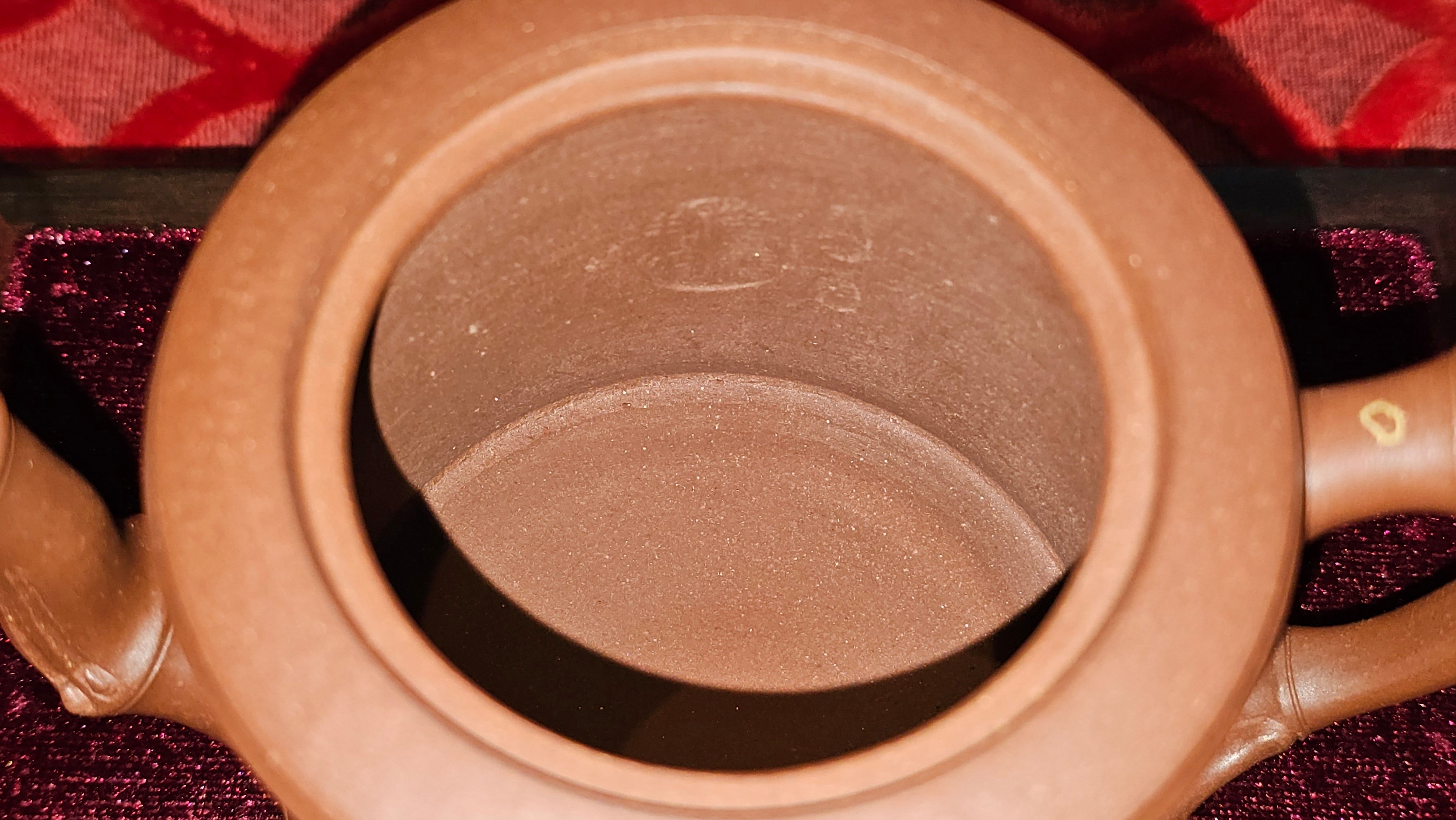 《湘妃竹段》"Xiang Fei Zhu Duan", 244.8ml, Di Cao Qing Zi Ni with Duan Ni Clay embellishments for the characteristic "Xiang Fei Bamboo" Patterns, by L4 Assoc Master Yu Chun Lei 俞春雷 ~!Congratulations to Kungfu Master J.G.! 1122hrs 23rd Nov 2025, New Orleans! LA!