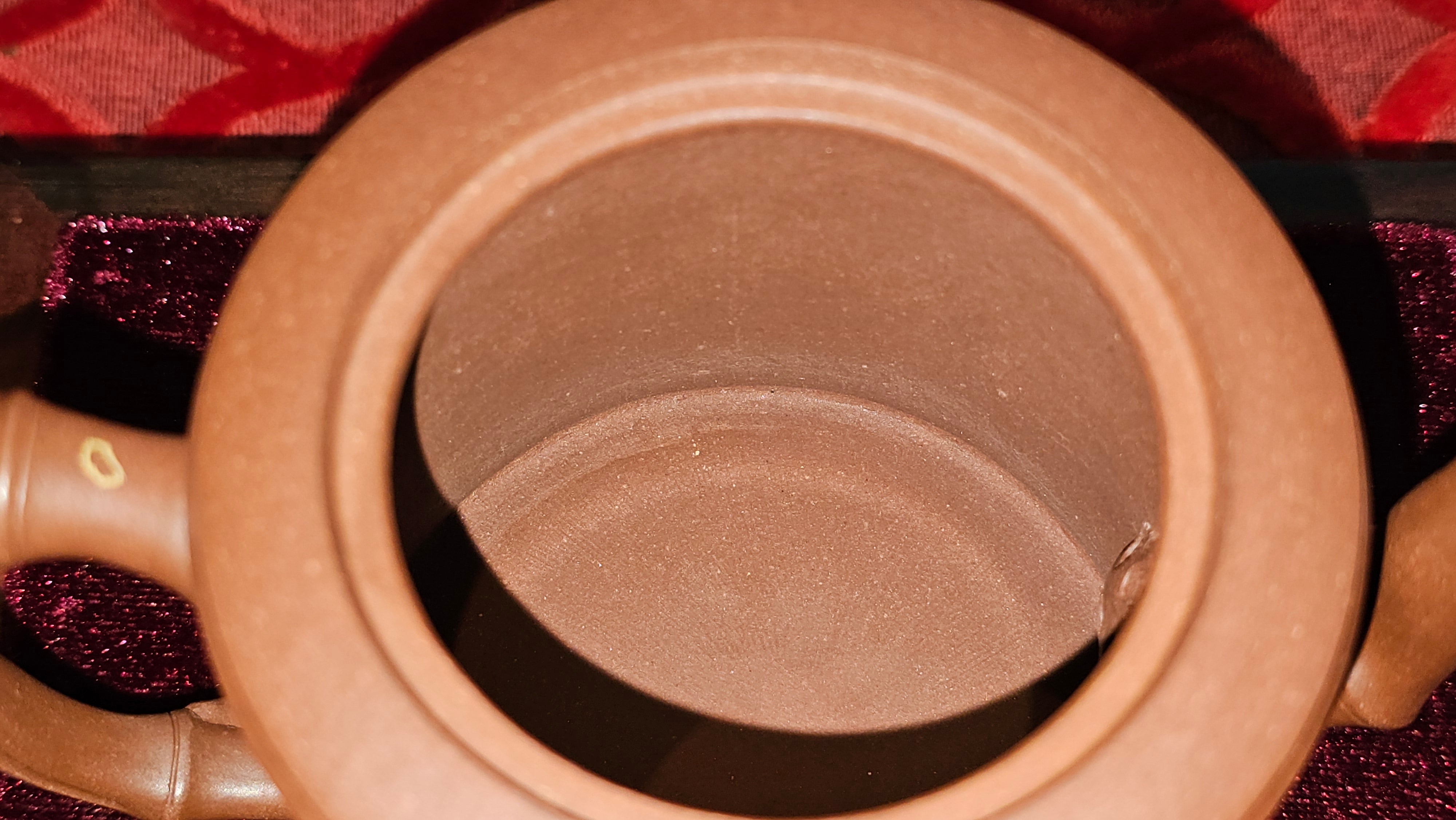 《湘妃竹段》"Xiang Fei Zhu Duan", 244.8ml, Di Cao Qing Zi Ni with Duan Ni Clay embellishments for the characteristic "Xiang Fei Bamboo" Patterns, by L4 Assoc Master Yu Chun Lei 俞春雷 ~!Congratulations to Kungfu Master J.G.! 1122hrs 23rd Nov 2025, New Orleans! LA!