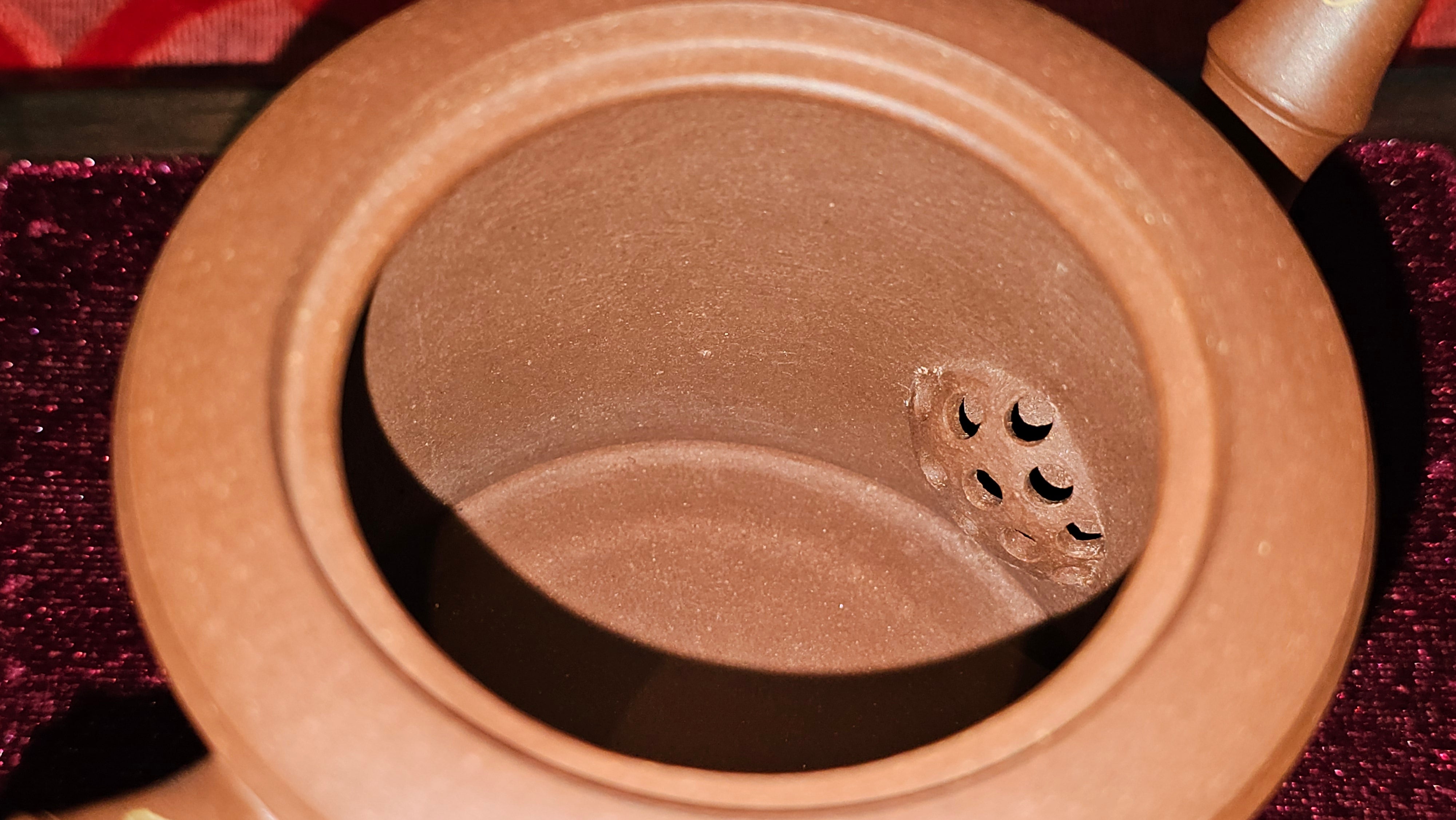 《湘妃竹段》"Xiang Fei Zhu Duan", 244.8ml, Di Cao Qing Zi Ni with Duan Ni Clay embellishments for the characteristic "Xiang Fei Bamboo" Patterns, by L4 Assoc Master Yu Chun Lei 俞春雷 ~!Congratulations to Kungfu Master J.G.! 1122hrs 23rd Nov 2025, New Orleans! LA!