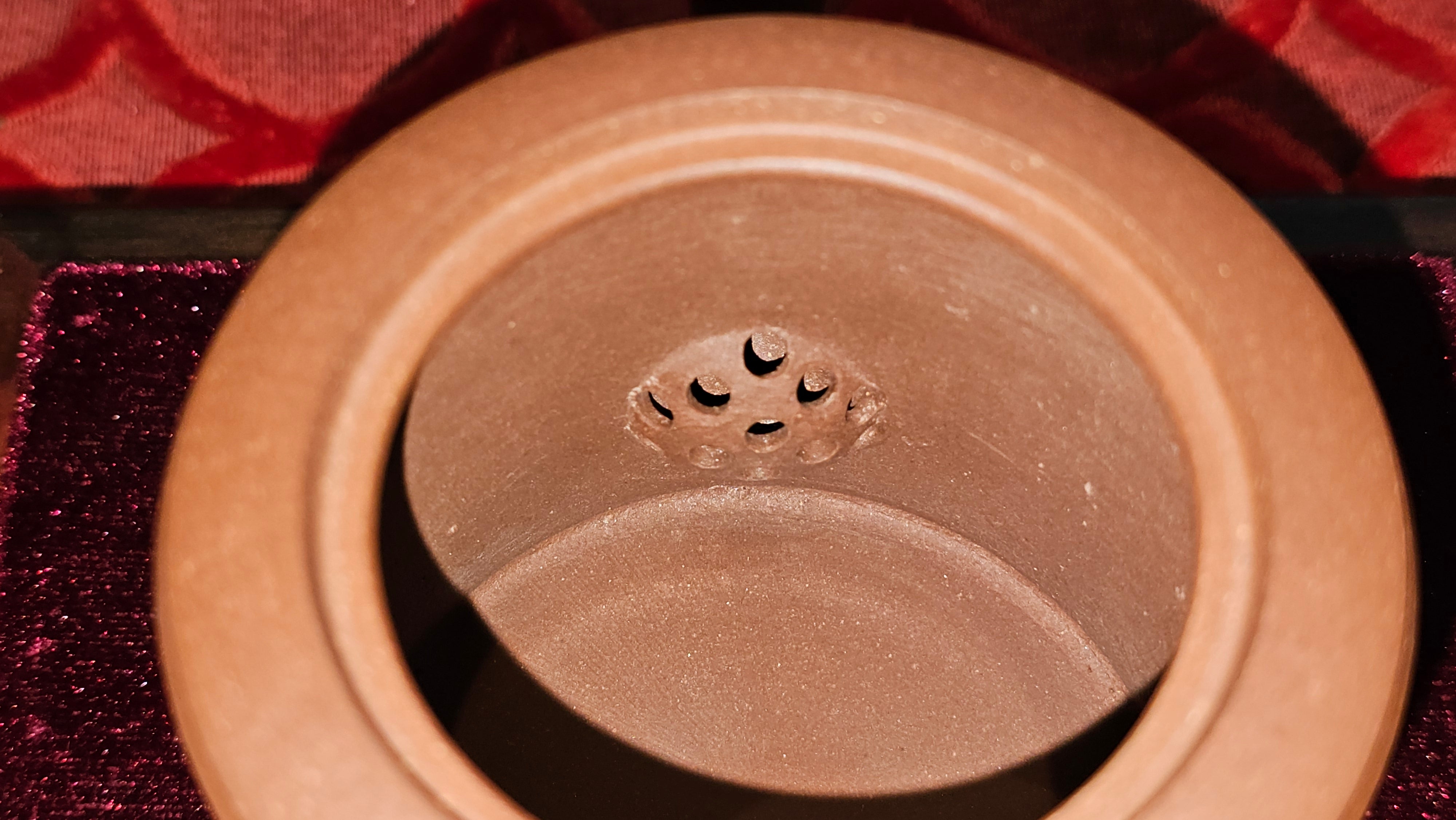 《湘妃竹段》"Xiang Fei Zhu Duan", 244.8ml, Di Cao Qing Zi Ni with Duan Ni Clay embellishments for the characteristic "Xiang Fei Bamboo" Patterns, by L4 Assoc Master Yu Chun Lei 俞春雷 ~!Congratulations to Kungfu Master J.G.! 1122hrs 23rd Nov 2025, New Orleans! LA!