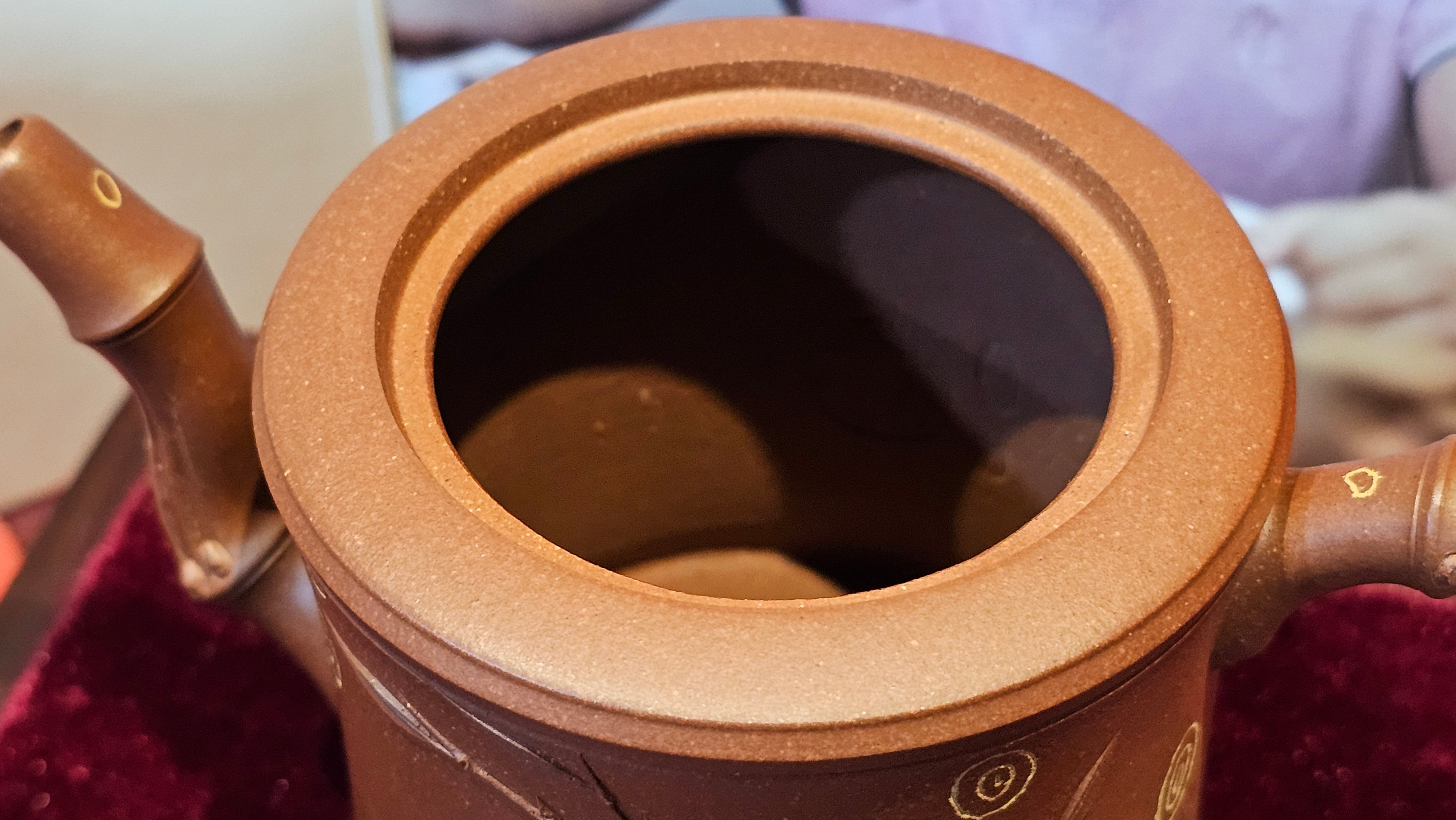 《湘妃竹段》"Xiang Fei Zhu Duan", 244.8ml, Di Cao Qing Zi Ni with Duan Ni Clay embellishments for the characteristic "Xiang Fei Bamboo" Patterns, by L4 Assoc Master Yu Chun Lei 俞春雷 ~!Congratulations to Kungfu Master J.G.! 1122hrs 23rd Nov 2025, New Orleans! LA!