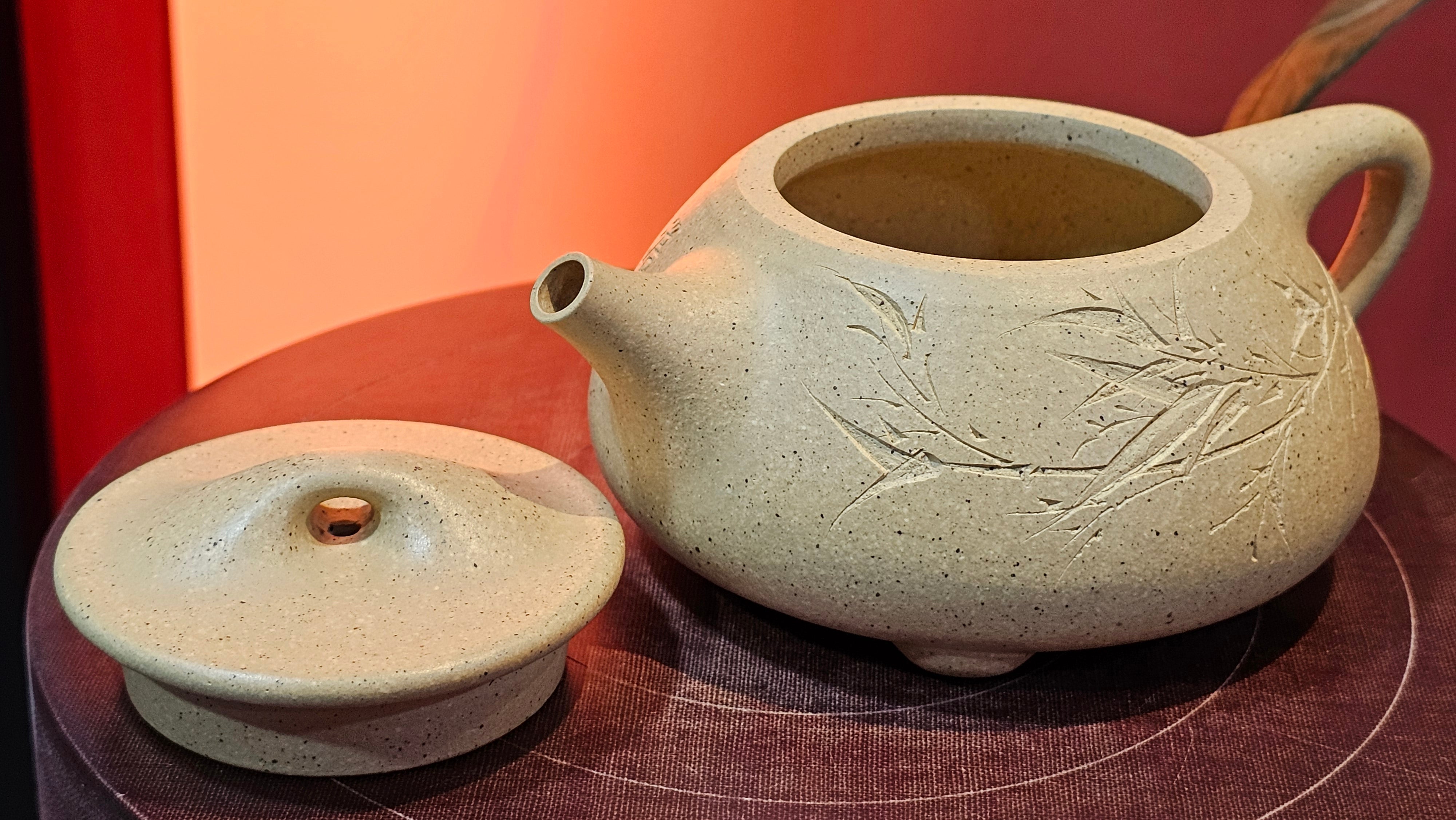 Jing Zhou Shi Piao 景舟石瓢, Zhi Ma Duan Ni 芝麻段泥, 186.8ml, by Craftsman Gu Xiao Ming 顾小明; Engraving of Bamboo & Poem in Kai Shu 竹与诗词(楷书)刻绘 by Craftsman Ruo Xi 若兮 ~ Congratulations!to Mr M.B.! 0132hrs 26th Nov 2025, Los Angeles! CA!