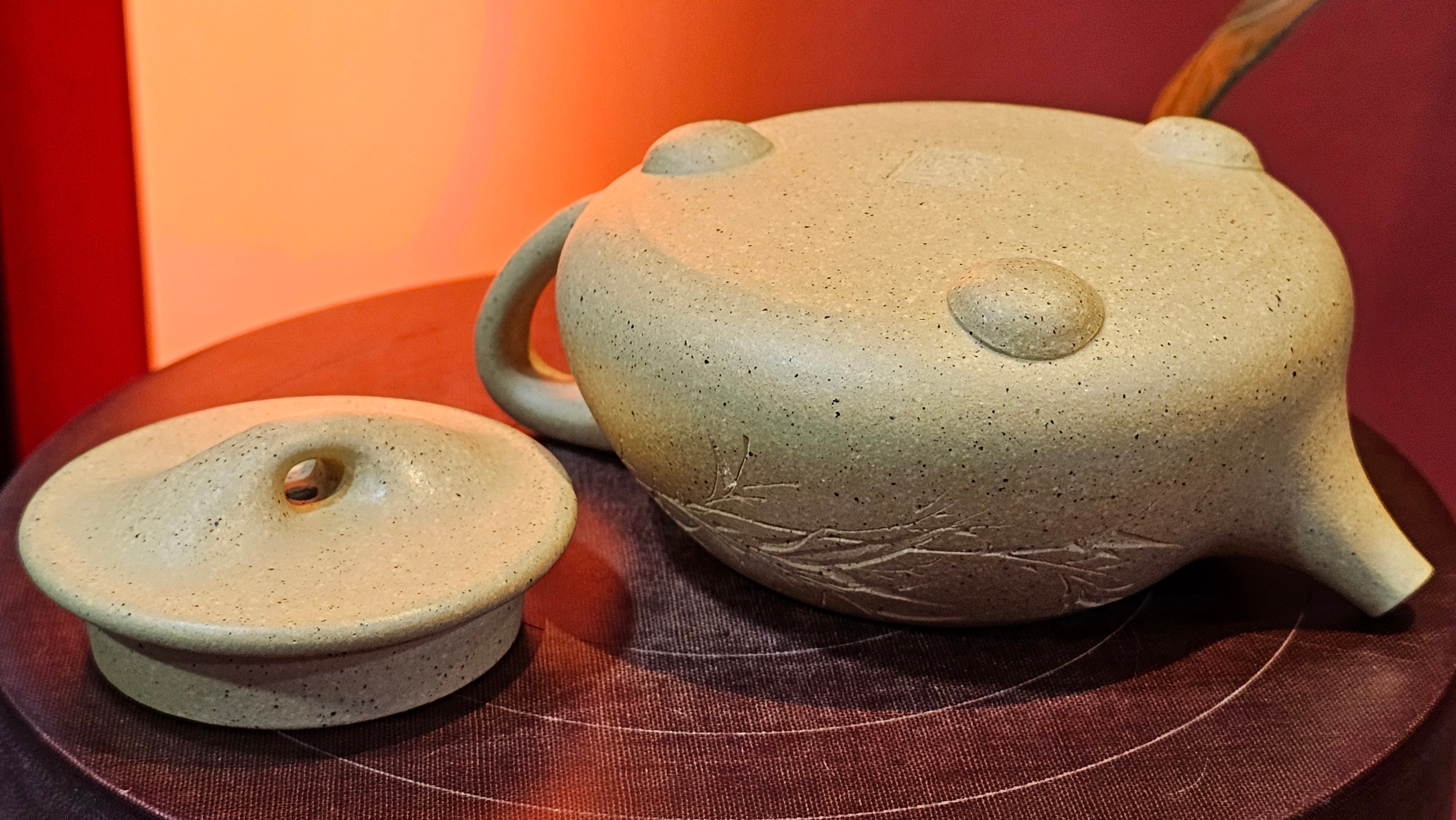 Jing Zhou Shi Piao 景舟石瓢, Zhi Ma Duan Ni 芝麻段泥, 186.8ml, by Craftsman Gu Xiao Ming 顾小明; Engraving of Bamboo & Poem in Kai Shu 竹与诗词(楷书)刻绘 by Craftsman Ruo Xi 若兮 ~ Congratulations!to Mr M.B.! 0132hrs 26th Nov 2025, Los Angeles! CA!