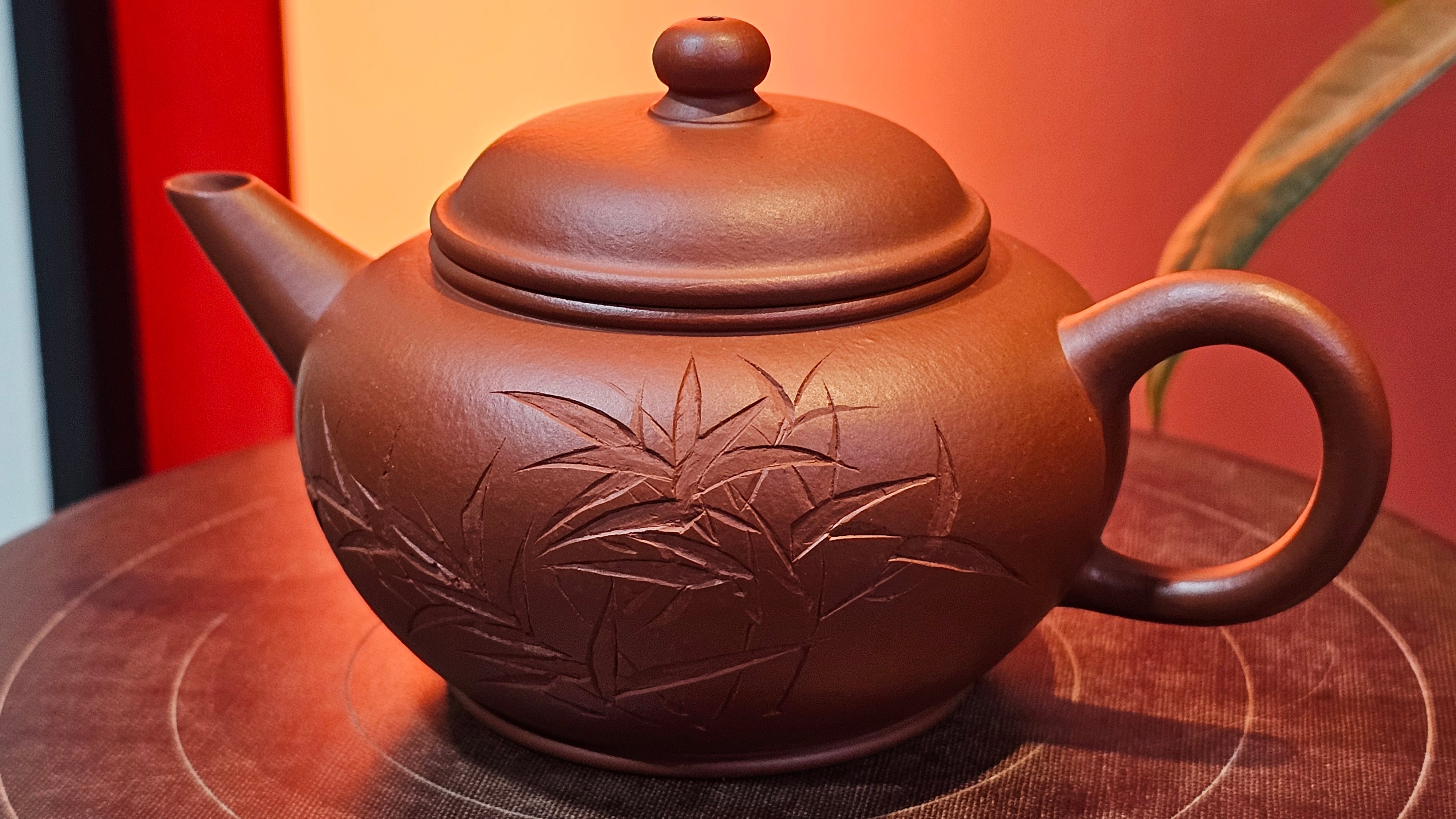 Shui Ping 水平, 156.3ml, Xiao Mei Yao Zhu Ni 小煤窑朱泥, by our Craftsman Chen Yue Fei 陈跃飞, "平步青云" and Bamboo Engraving by Craftsman Yi De Shu 一德书。