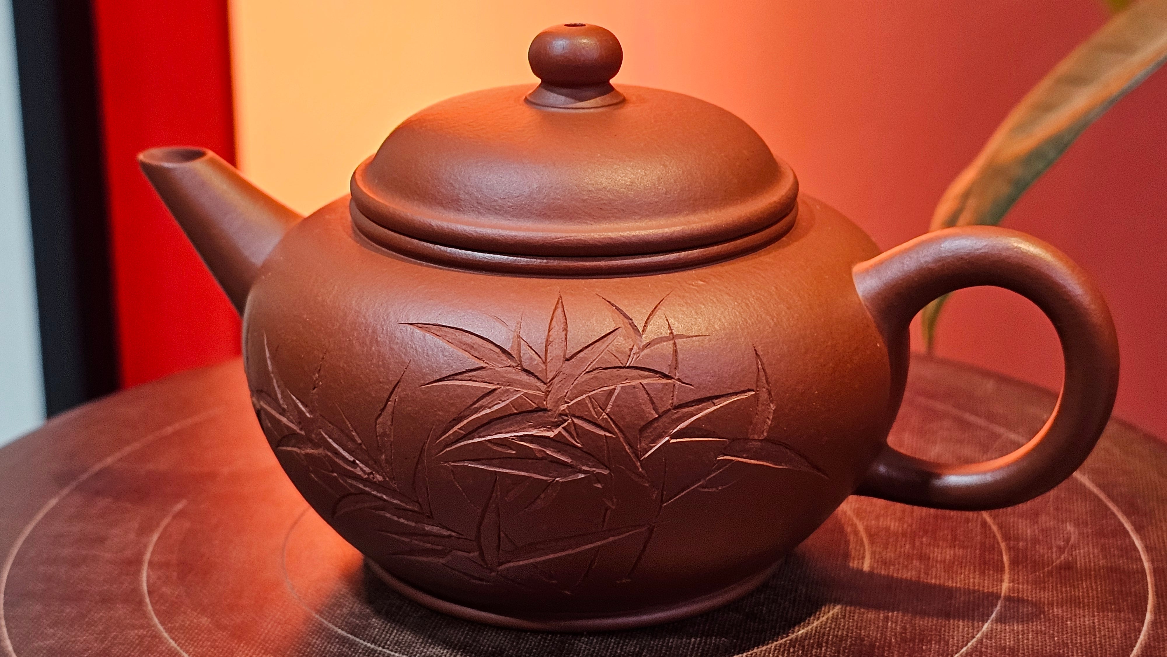 Shui Ping 水平, 156.3ml, Xiao Mei Yao Zhu Ni 小煤窑朱泥, by our Craftsman Chen Yue Fei 陈跃飞, "平步青云" and Bamboo Engraving by Craftsman Yi De Shu 一德书。