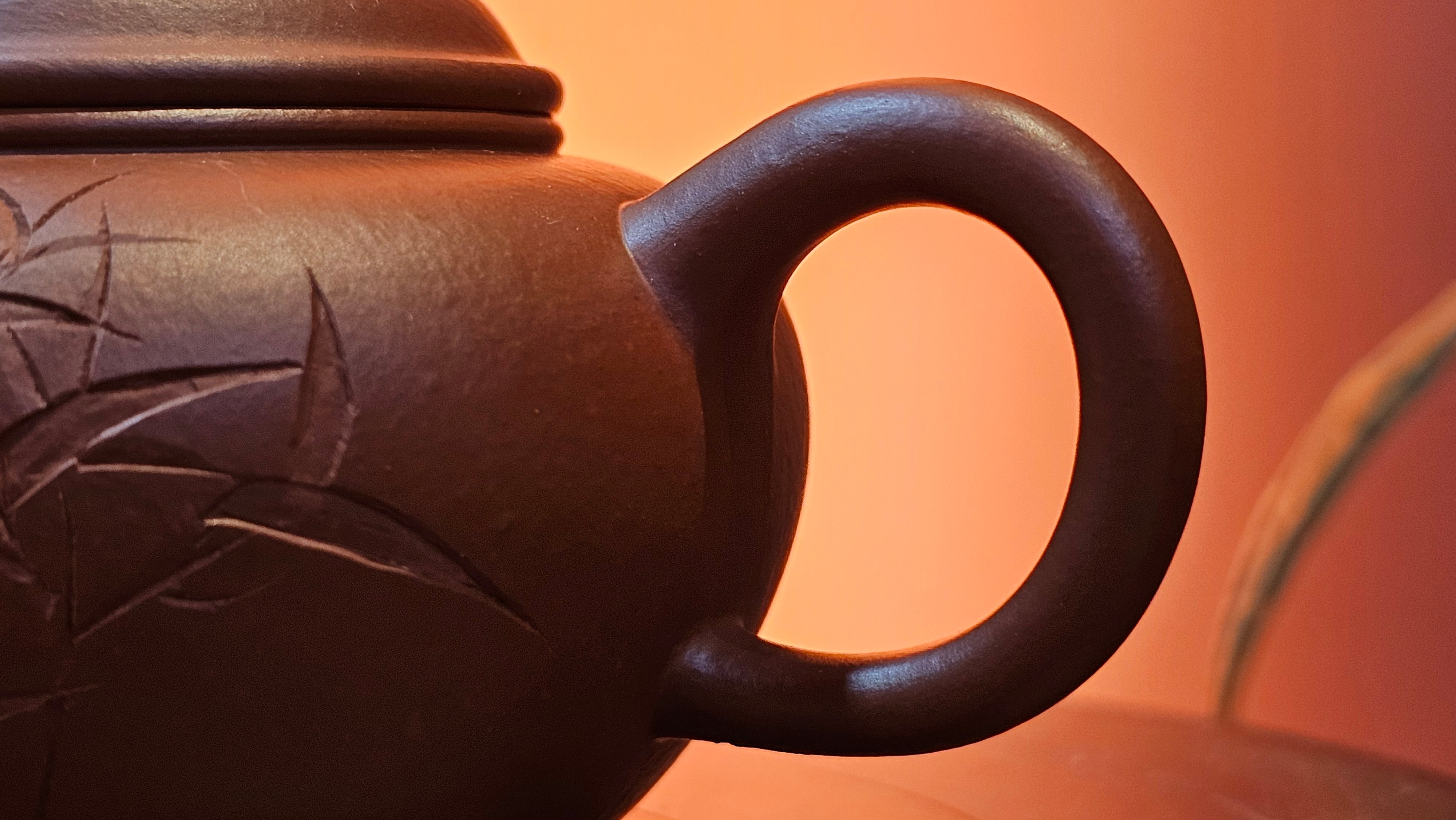 Shui Ping 水平, 156.3ml, Xiao Mei Yao Zhu Ni 小煤窑朱泥, by our Craftsman Chen Yue Fei 陈跃飞, "平步青云" and Bamboo Engraving by Craftsman Yi De Shu 一德书。