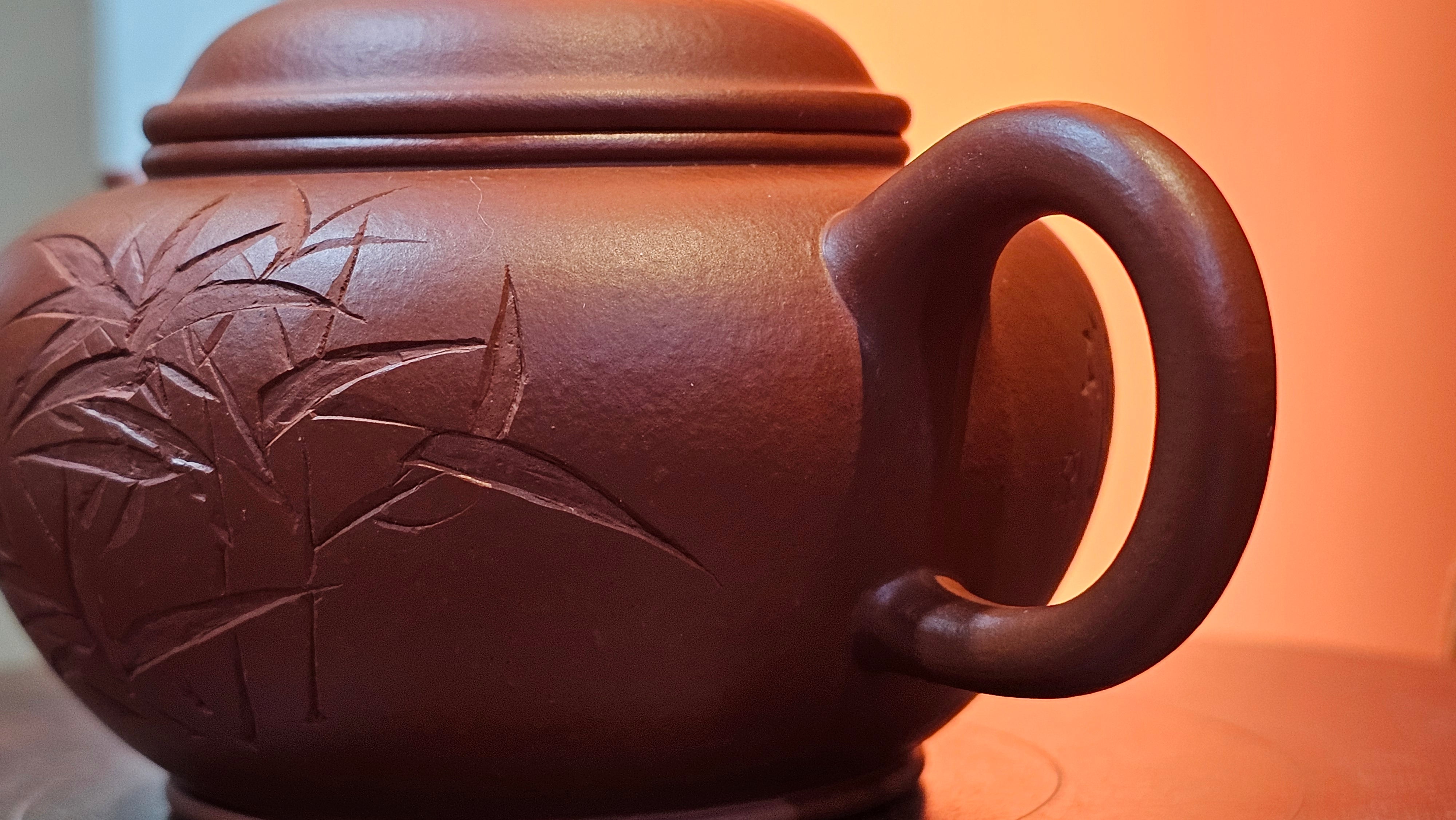 Shui Ping 水平, 156.3ml, Xiao Mei Yao Zhu Ni 小煤窑朱泥, by our Craftsman Chen Yue Fei 陈跃飞, "平步青云" and Bamboo Engraving by Craftsman Yi De Shu 一德书。