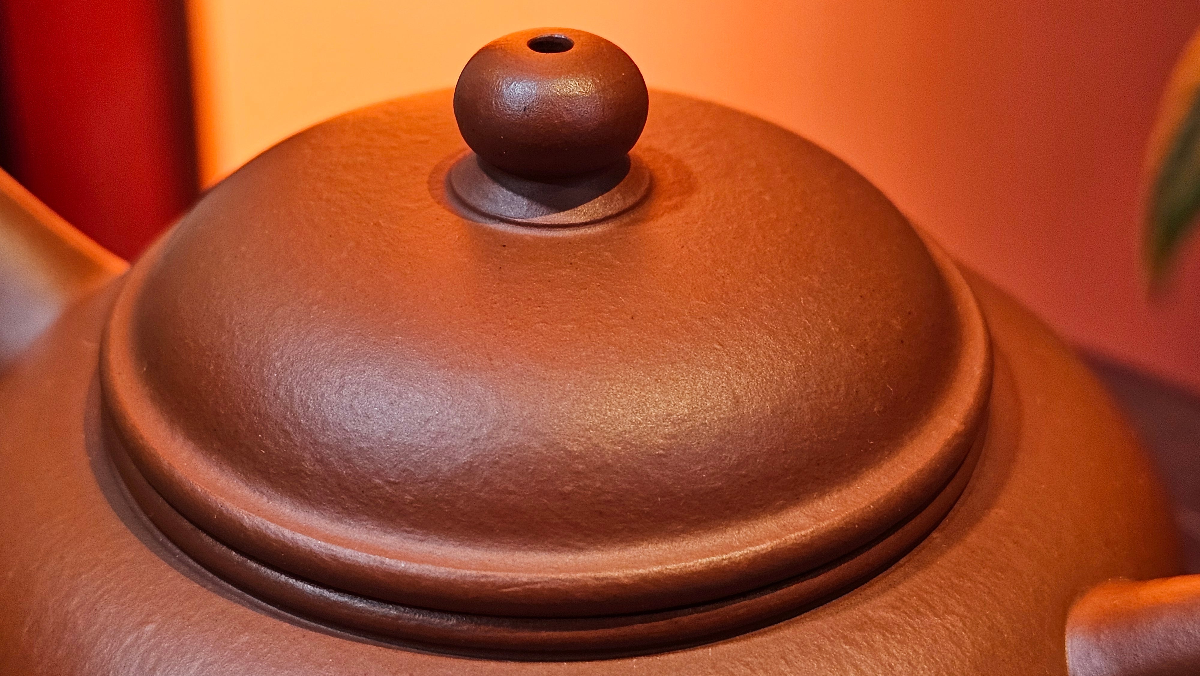 Shui Ping 水平, 156.3ml, Xiao Mei Yao Zhu Ni 小煤窑朱泥, by our Craftsman Chen Yue Fei 陈跃飞, "平步青云" and Bamboo Engraving by Craftsman Yi De Shu 一德书。