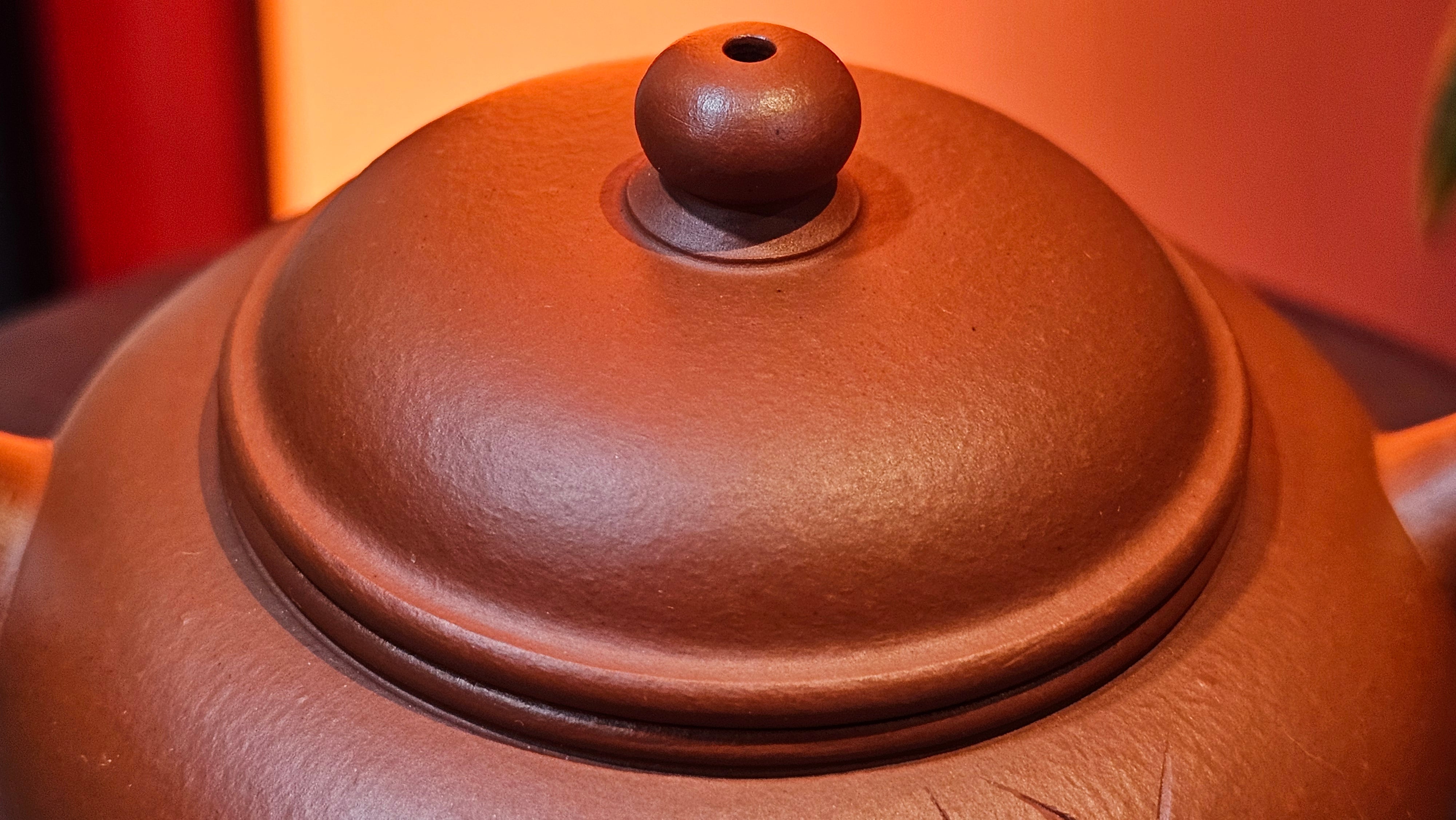 Shui Ping 水平, 156.3ml, Xiao Mei Yao Zhu Ni 小煤窑朱泥, by our Craftsman Chen Yue Fei 陈跃飞, "平步青云" and Bamboo Engraving by Craftsman Yi De Shu 一德书。