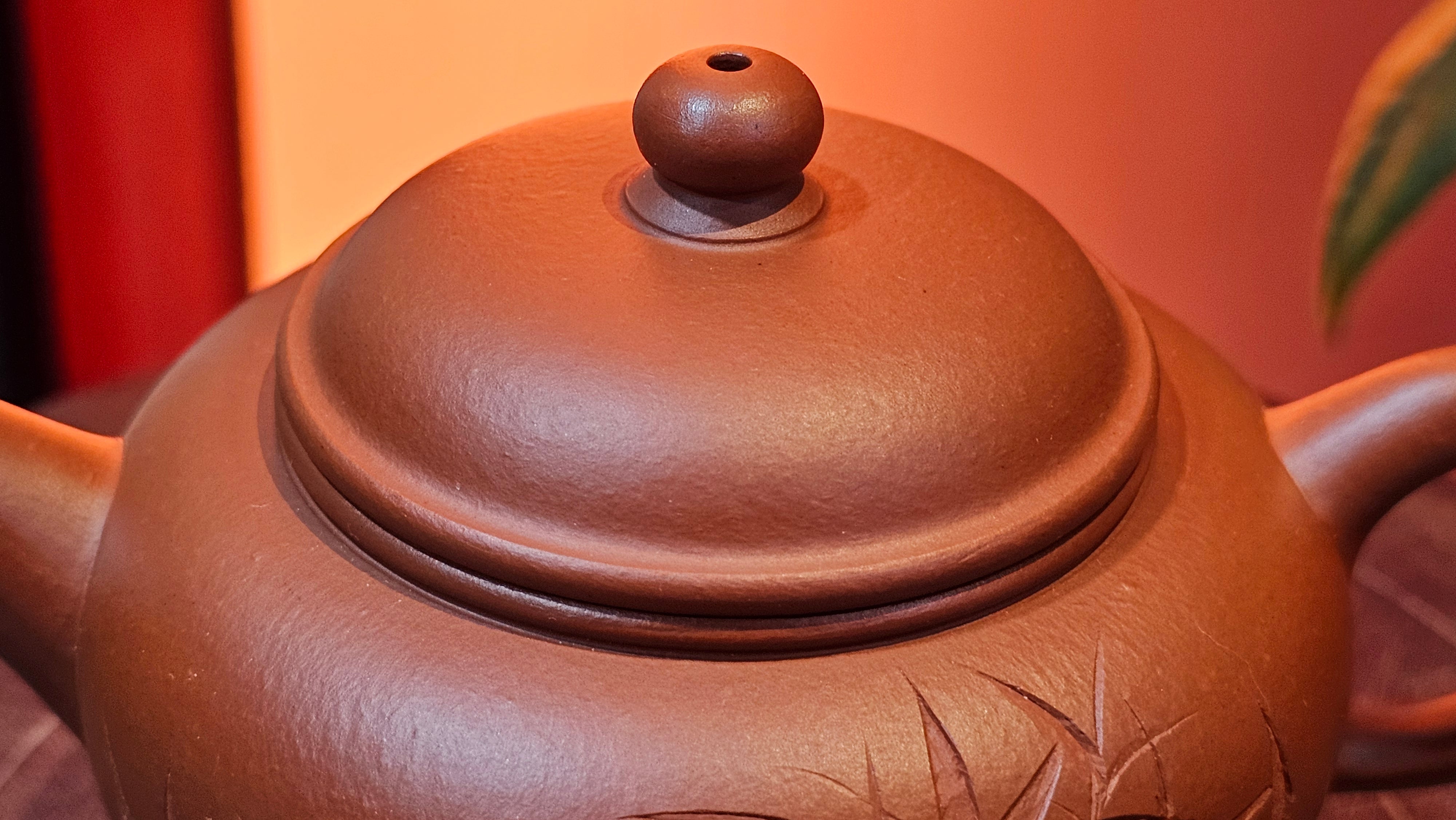 Shui Ping 水平, 156.3ml, Xiao Mei Yao Zhu Ni 小煤窑朱泥, by our Craftsman Chen Yue Fei 陈跃飞, "平步青云" and Bamboo Engraving by Craftsman Yi De Shu 一德书。