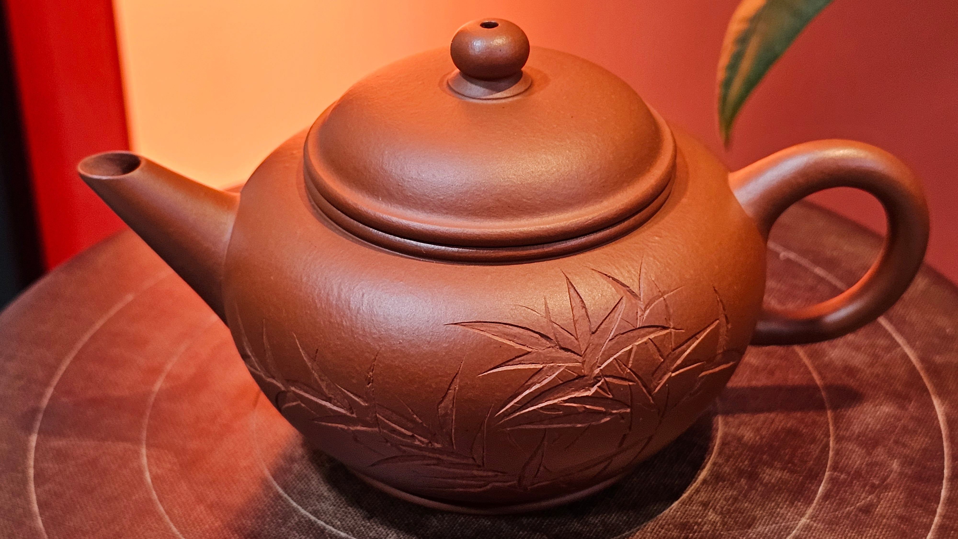 Shui Ping 水平, 156.3ml, Xiao Mei Yao Zhu Ni 小煤窑朱泥, by our Craftsman Chen Yue Fei 陈跃飞, "平步青云" and Bamboo Engraving by Craftsman Yi De Shu 一德书。