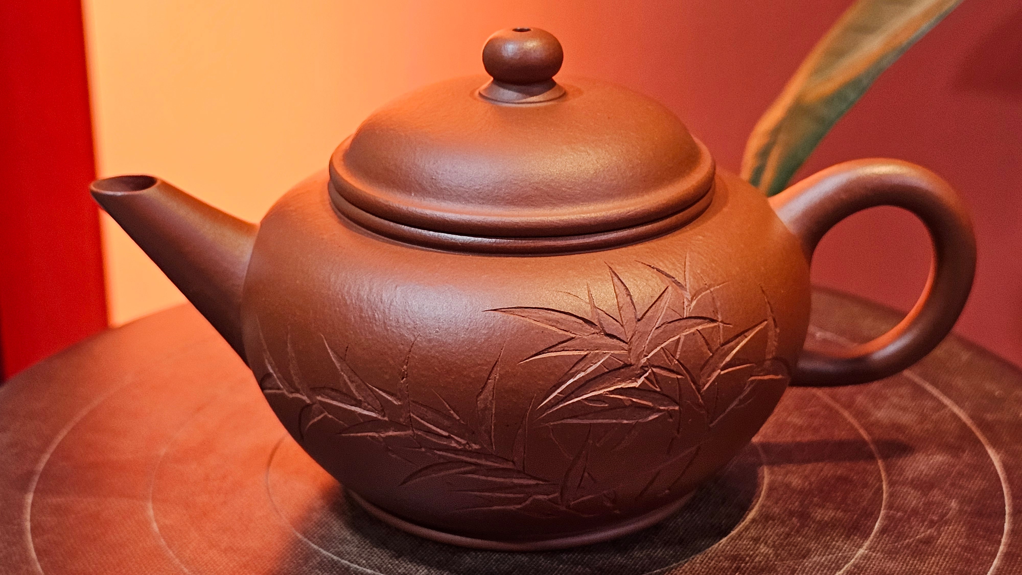 Shui Ping 水平, 156.3ml, Xiao Mei Yao Zhu Ni 小煤窑朱泥, by our Craftsman Chen Yue Fei 陈跃飞, "平步青云" and Bamboo Engraving by Craftsman Yi De Shu 一德书。