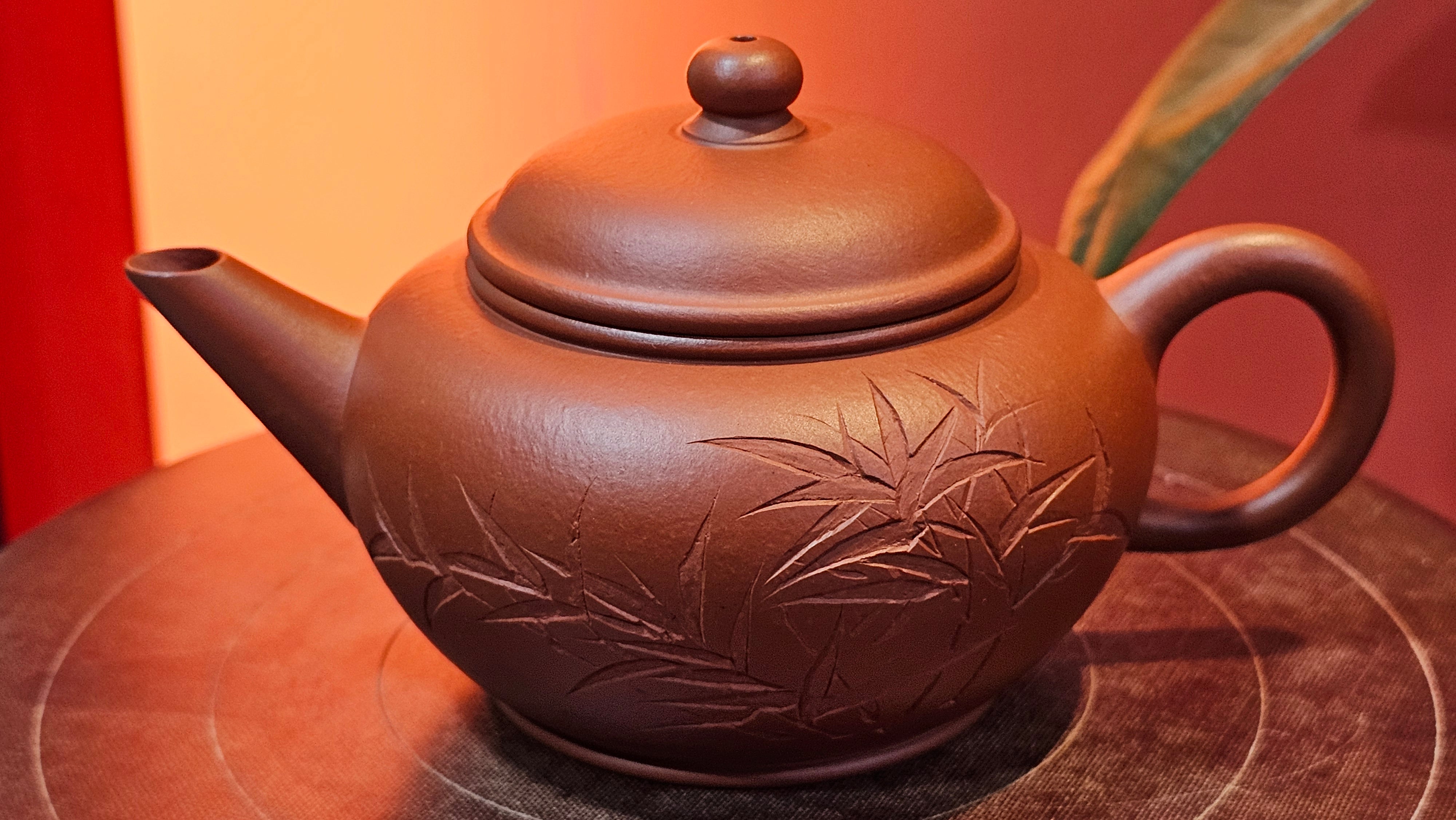 Shui Ping 水平, 156.3ml, Xiao Mei Yao Zhu Ni 小煤窑朱泥, by our Craftsman Chen Yue Fei 陈跃飞, "平步青云" and Bamboo Engraving by Craftsman Yi De Shu 一德书。