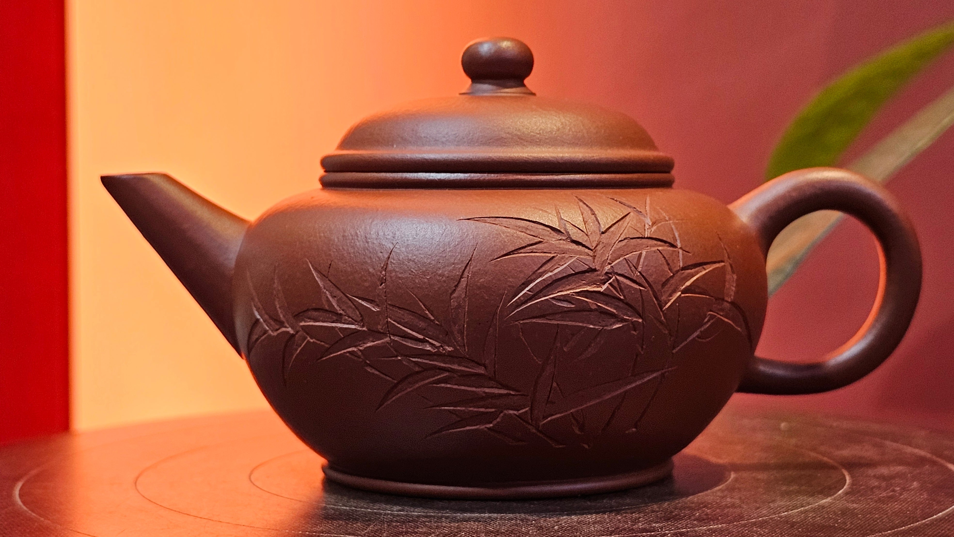 Shui Ping 水平, 156.3ml, Xiao Mei Yao Zhu Ni 小煤窑朱泥, by our Craftsman Chen Yue Fei 陈跃飞, "平步青云" and Bamboo Engraving by Craftsman Yi De Shu 一德书。