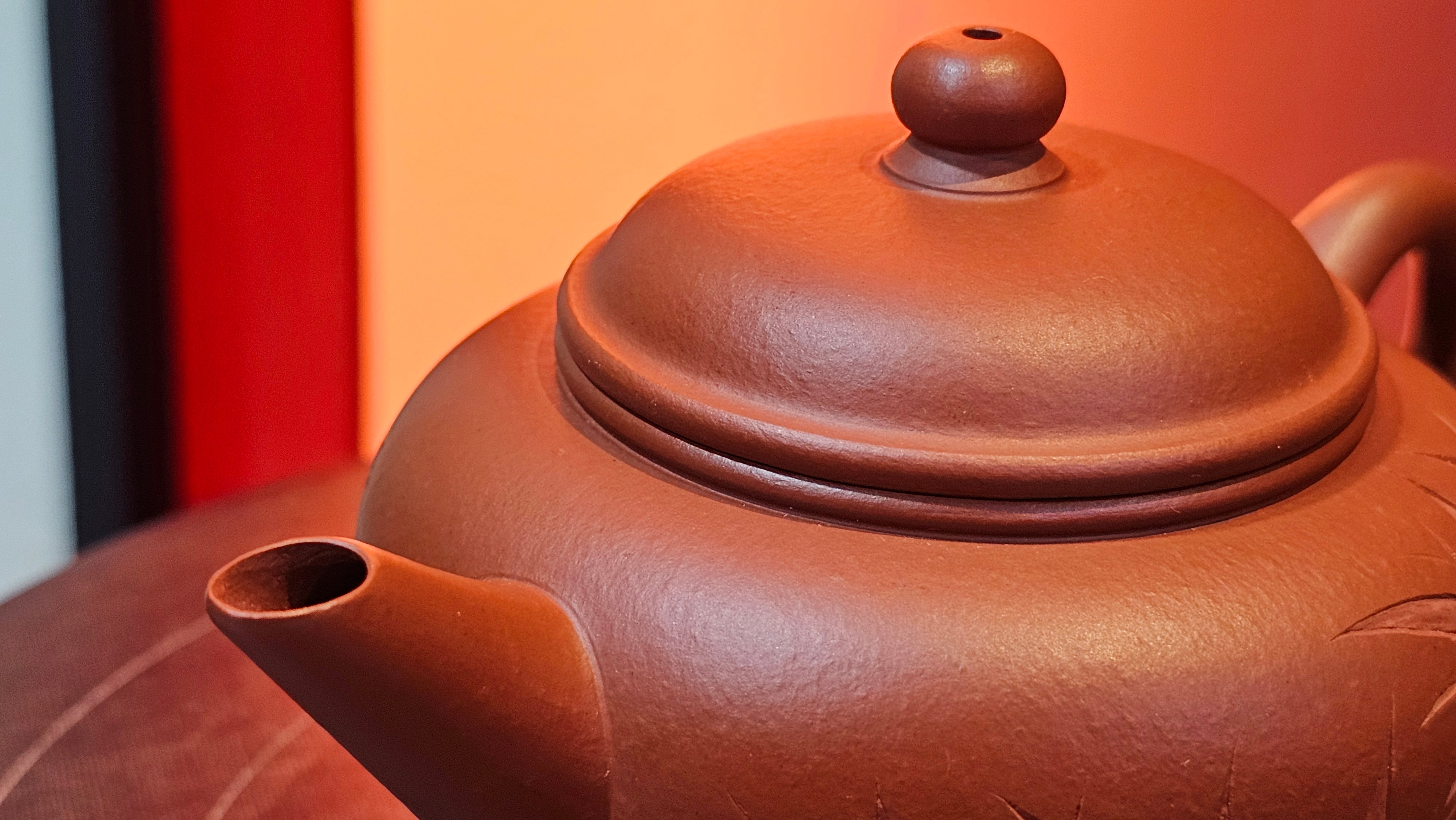 Shui Ping 水平, 156.3ml, Xiao Mei Yao Zhu Ni 小煤窑朱泥, by our Craftsman Chen Yue Fei 陈跃飞, "平步青云" and Bamboo Engraving by Craftsman Yi De Shu 一德书。