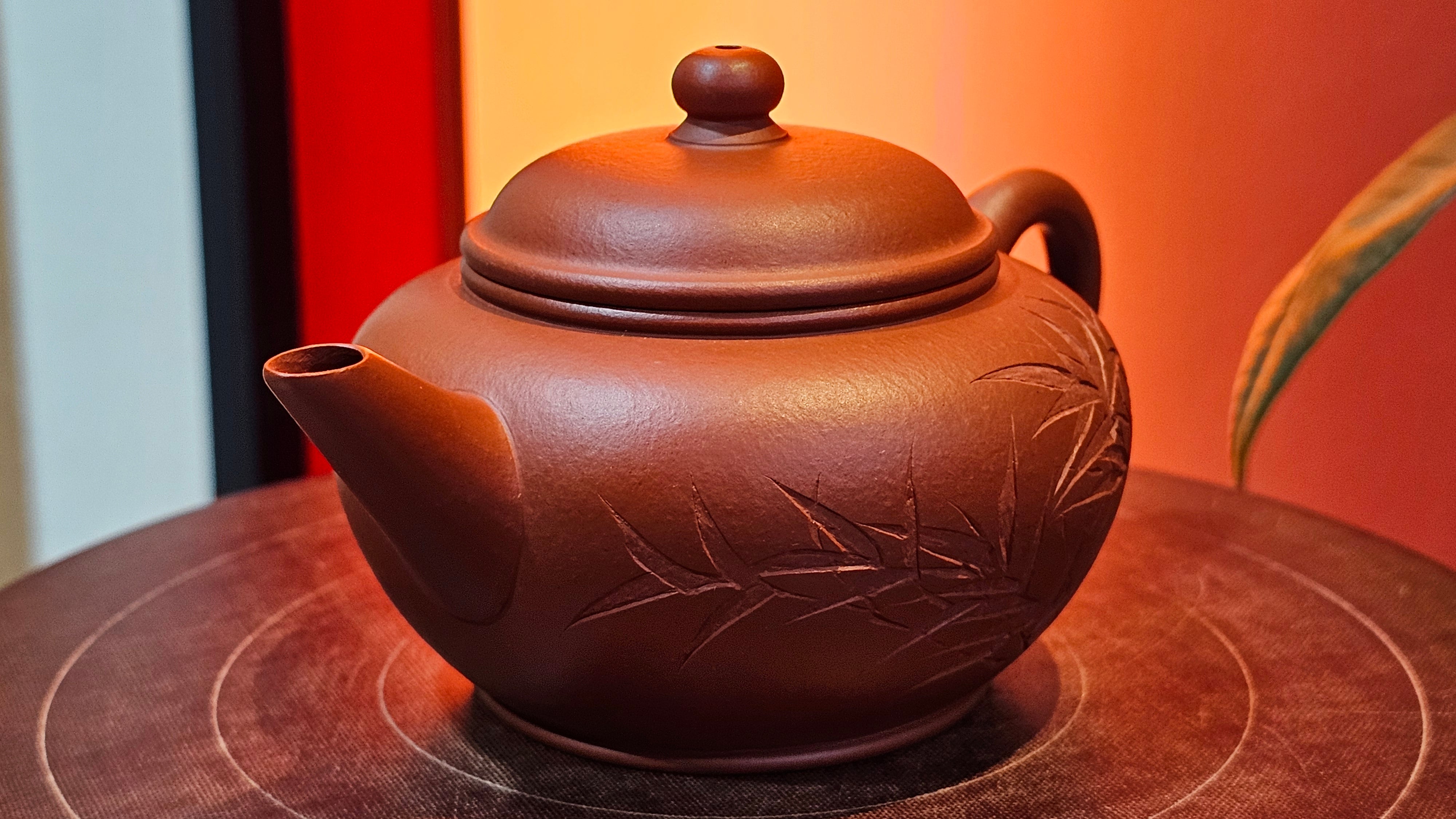 Shui Ping 水平, 156.3ml, Xiao Mei Yao Zhu Ni 小煤窑朱泥, by our Craftsman Chen Yue Fei 陈跃飞, "平步青云" and Bamboo Engraving by Craftsman Yi De Shu 一德书。