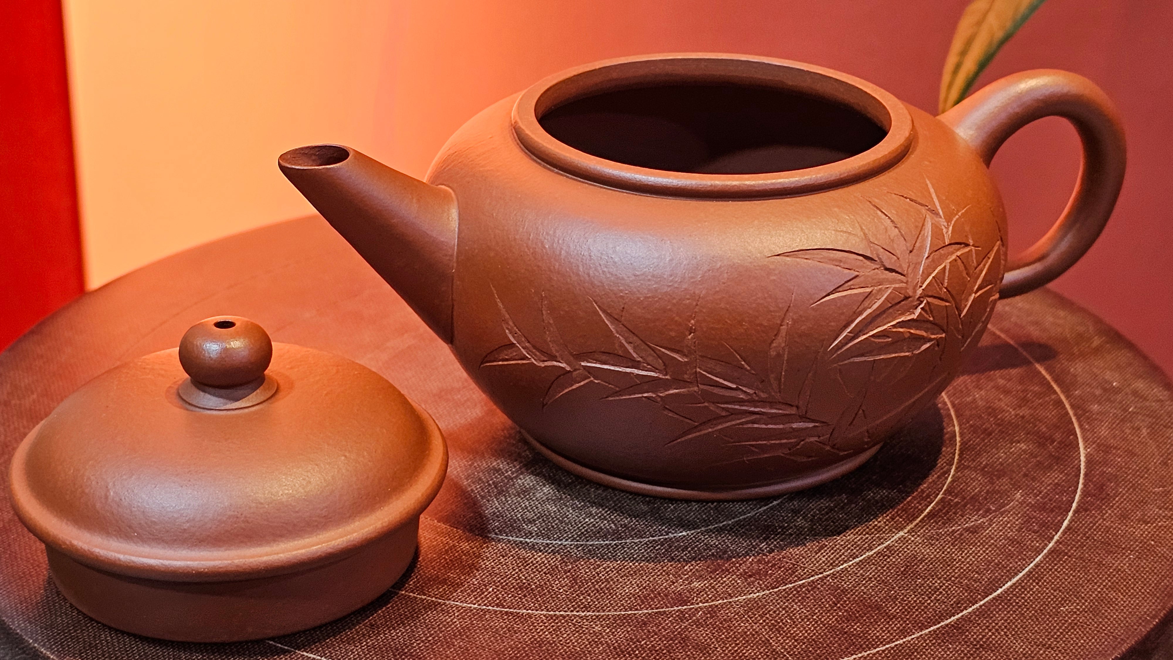 Shui Ping 水平, 156.3ml, Xiao Mei Yao Zhu Ni 小煤窑朱泥, by our Craftsman Chen Yue Fei 陈跃飞, "平步青云" and Bamboo Engraving by Craftsman Yi De Shu 一德书。