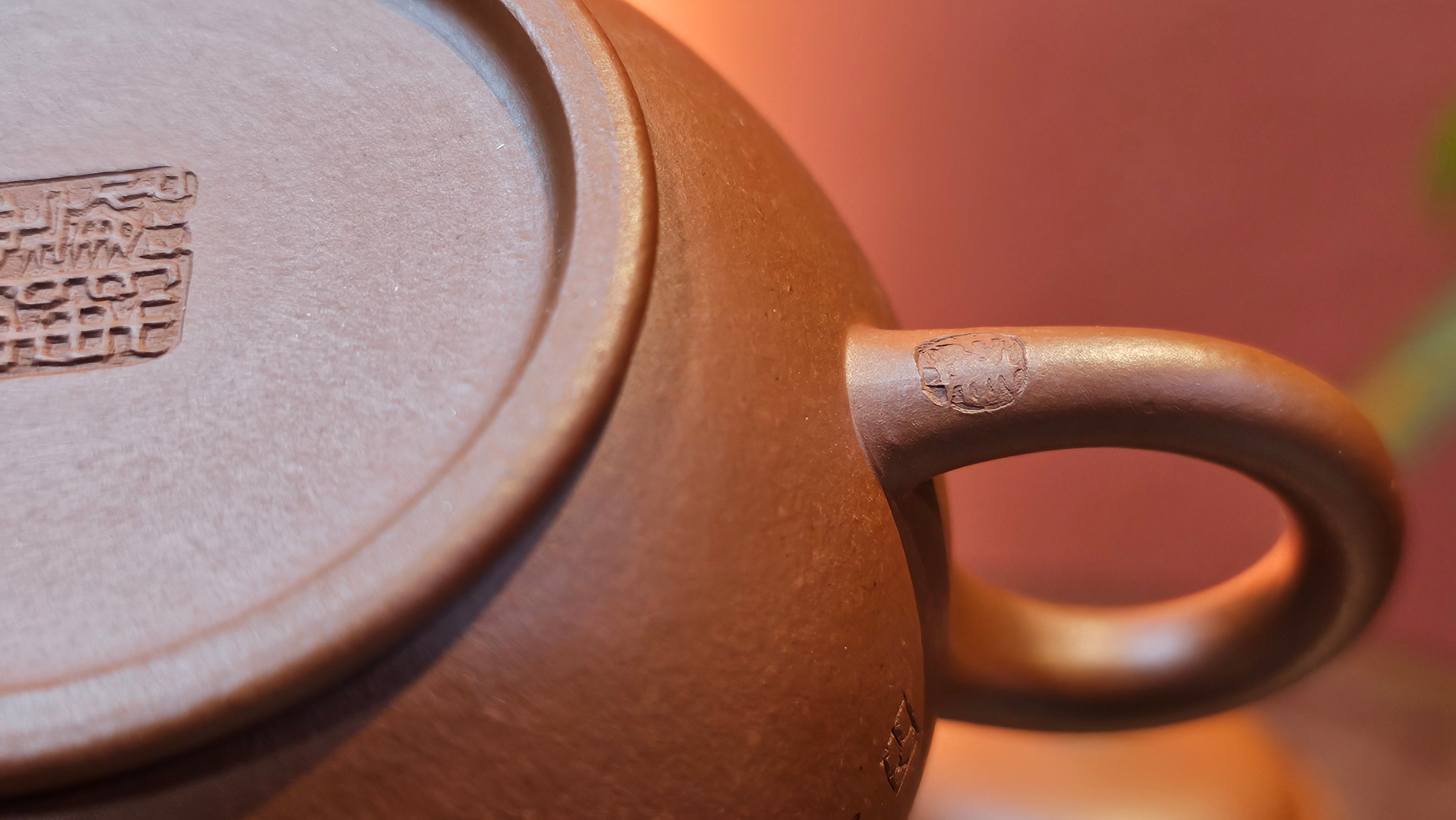 Shui Ping 水平, 156.3ml, Xiao Mei Yao Zhu Ni 小煤窑朱泥, by our Craftsman Chen Yue Fei 陈跃飞, "平步青云" and Bamboo Engraving by Craftsman Yi De Shu 一德书。