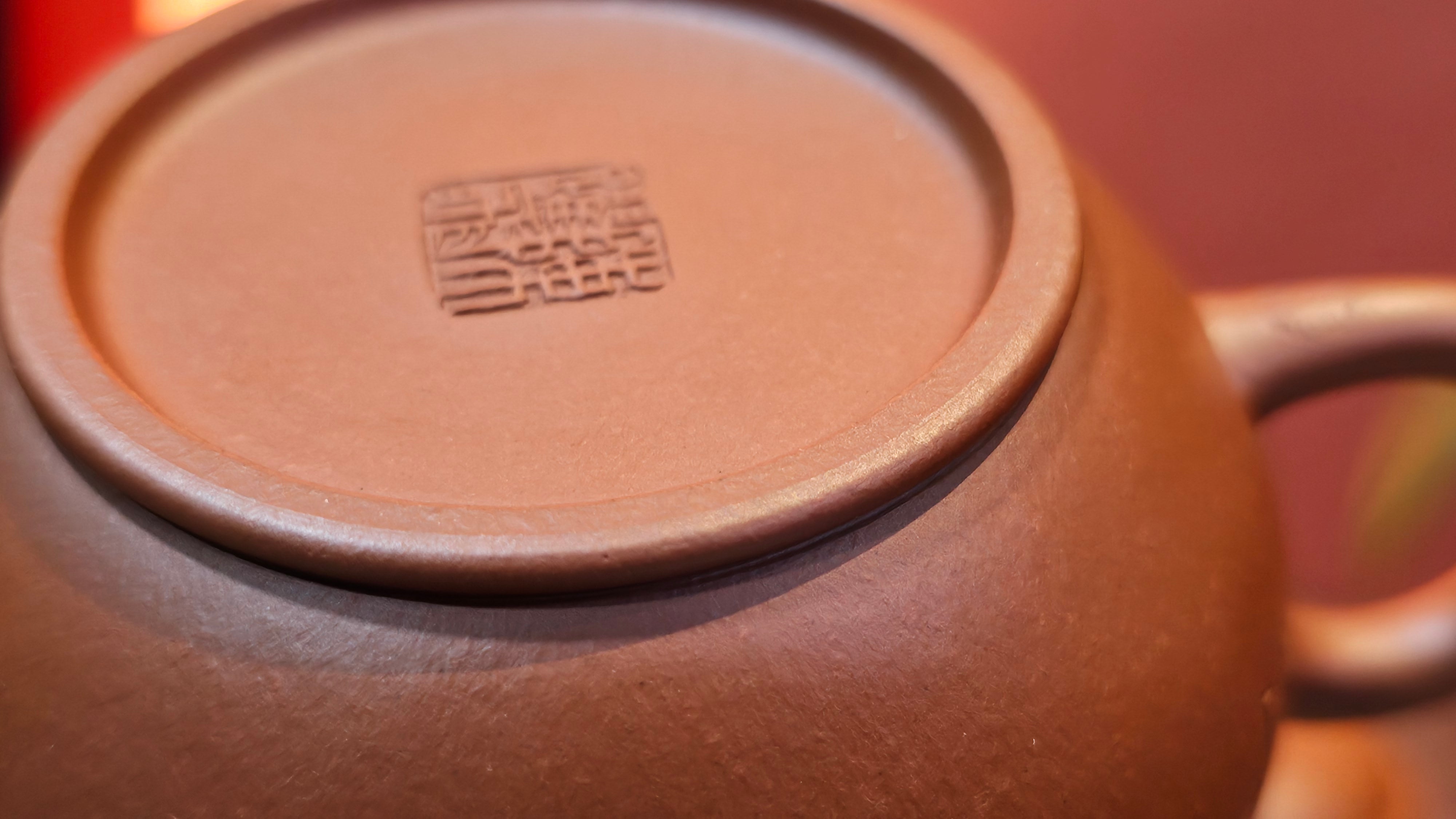 Shui Ping 水平, 156.3ml, Xiao Mei Yao Zhu Ni 小煤窑朱泥, by our Craftsman Chen Yue Fei 陈跃飞, "平步青云" and Bamboo Engraving by Craftsman Yi De Shu 一德书。