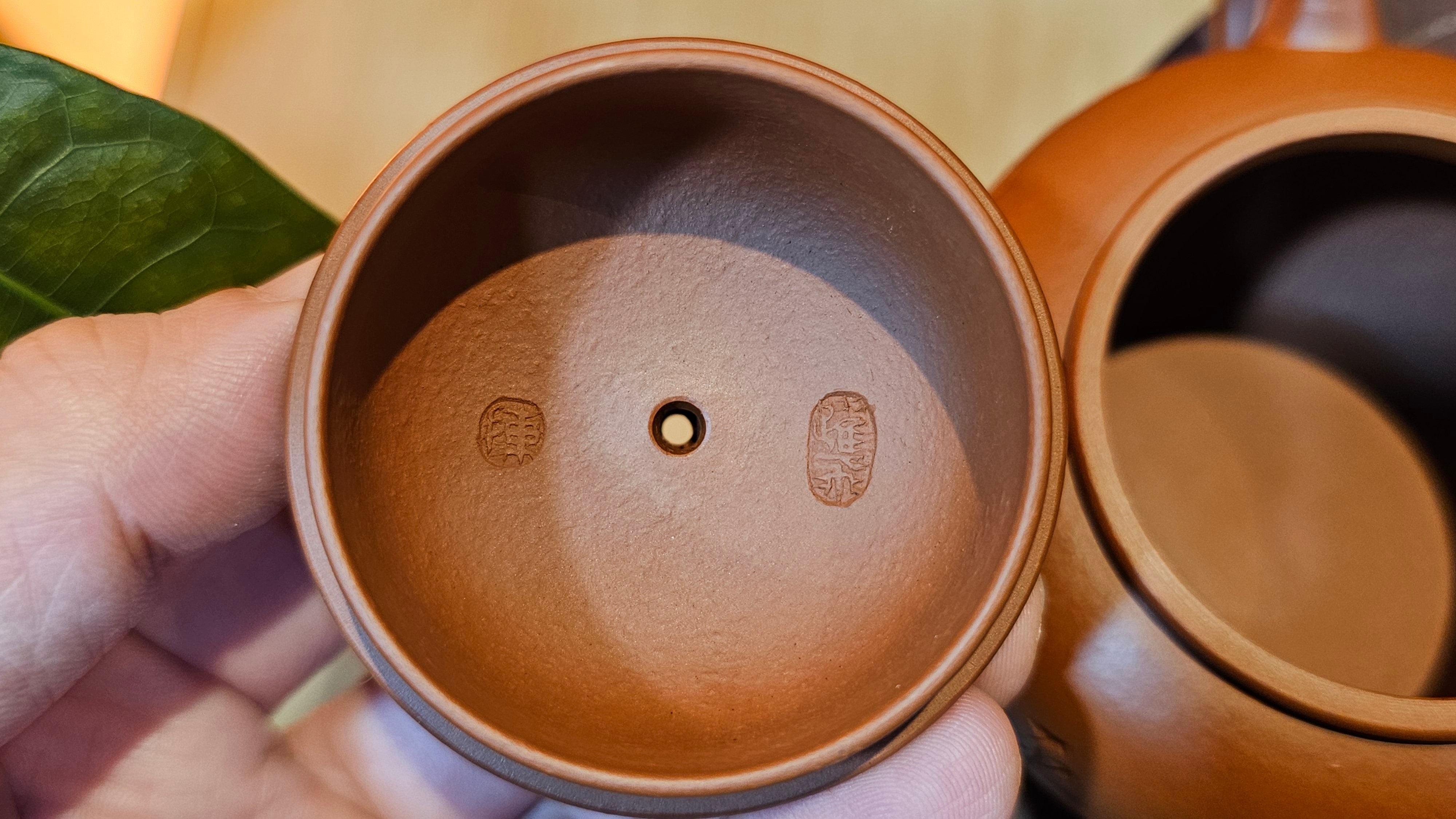 Shui Ping 水平, 156.3ml, Xiao Mei Yao Zhu Ni 小煤窑朱泥, by our Craftsman Chen Yue Fei 陈跃飞, "平步青云" and Bamboo Engraving by Craftsman Yi De Shu 一德书。