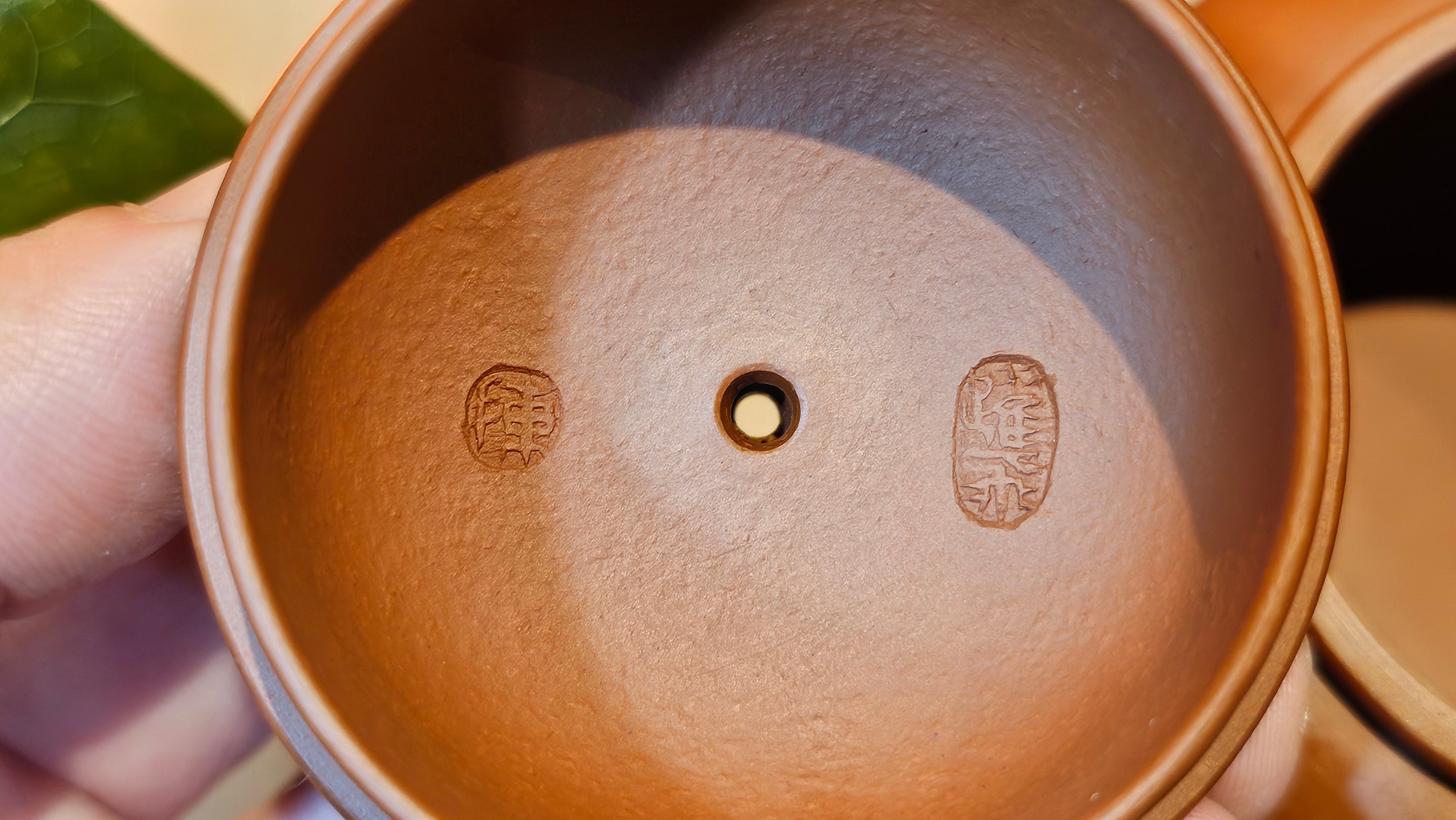 Shui Ping 水平, 156.3ml, Xiao Mei Yao Zhu Ni 小煤窑朱泥, by our Craftsman Chen Yue Fei 陈跃飞, "平步青云" and Bamboo Engraving by Craftsman Yi De Shu 一德书。