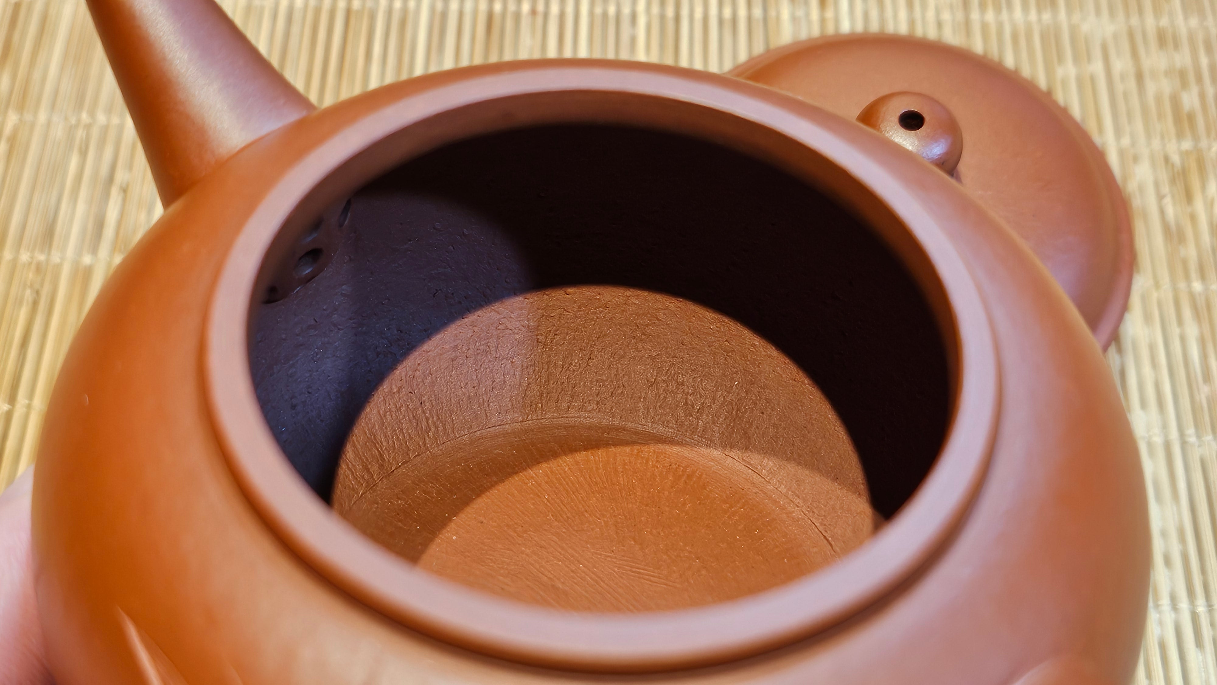 Shui Ping 水平, 156.3ml, Xiao Mei Yao Zhu Ni 小煤窑朱泥, by our Craftsman Chen Yue Fei 陈跃飞, "平步青云" and Bamboo Engraving by Craftsman Yi De Shu 一德书。