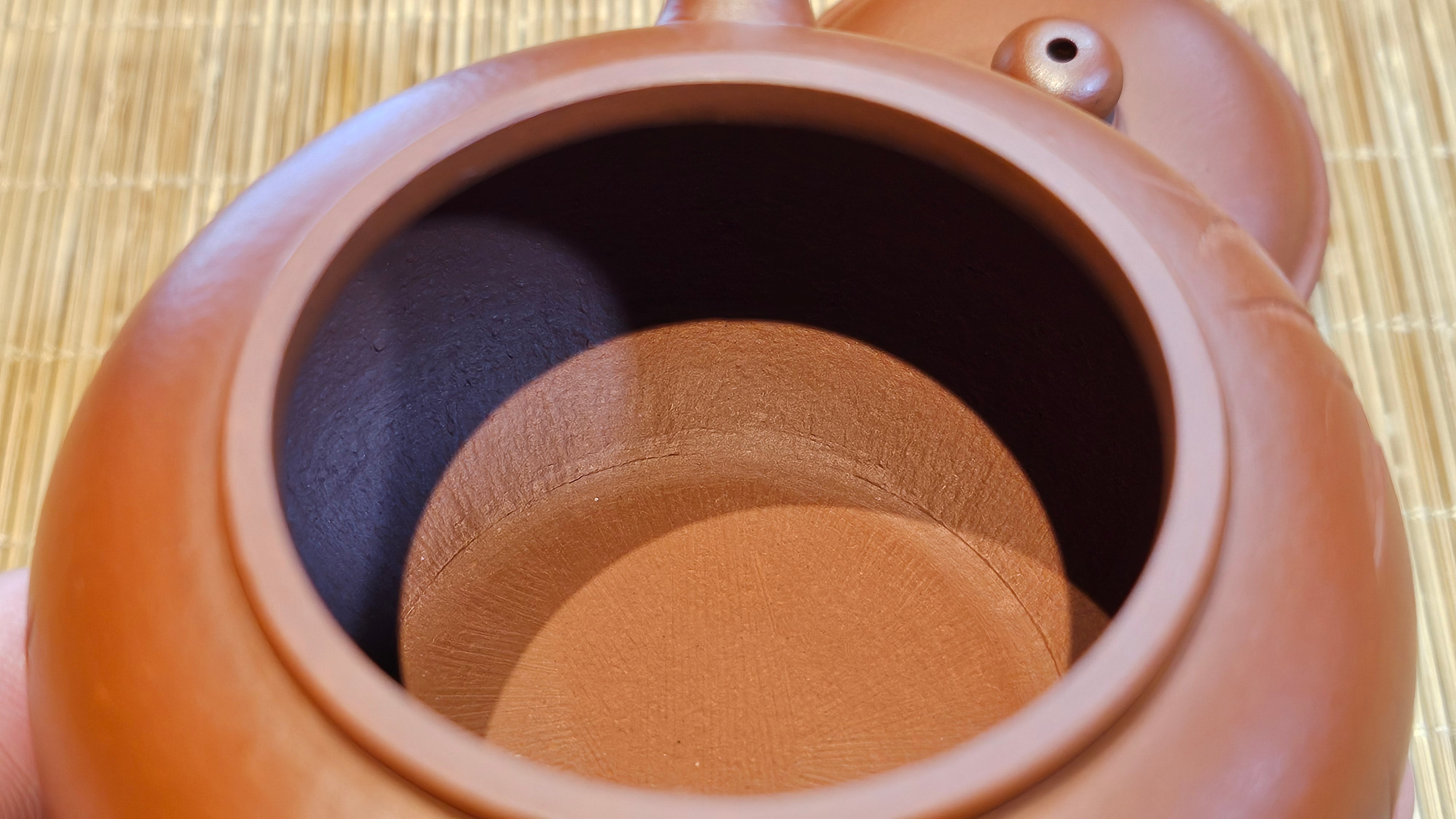 Shui Ping 水平, 156.3ml, Xiao Mei Yao Zhu Ni 小煤窑朱泥, by our Craftsman Chen Yue Fei 陈跃飞, "平步青云" and Bamboo Engraving by Craftsman Yi De Shu 一德书。