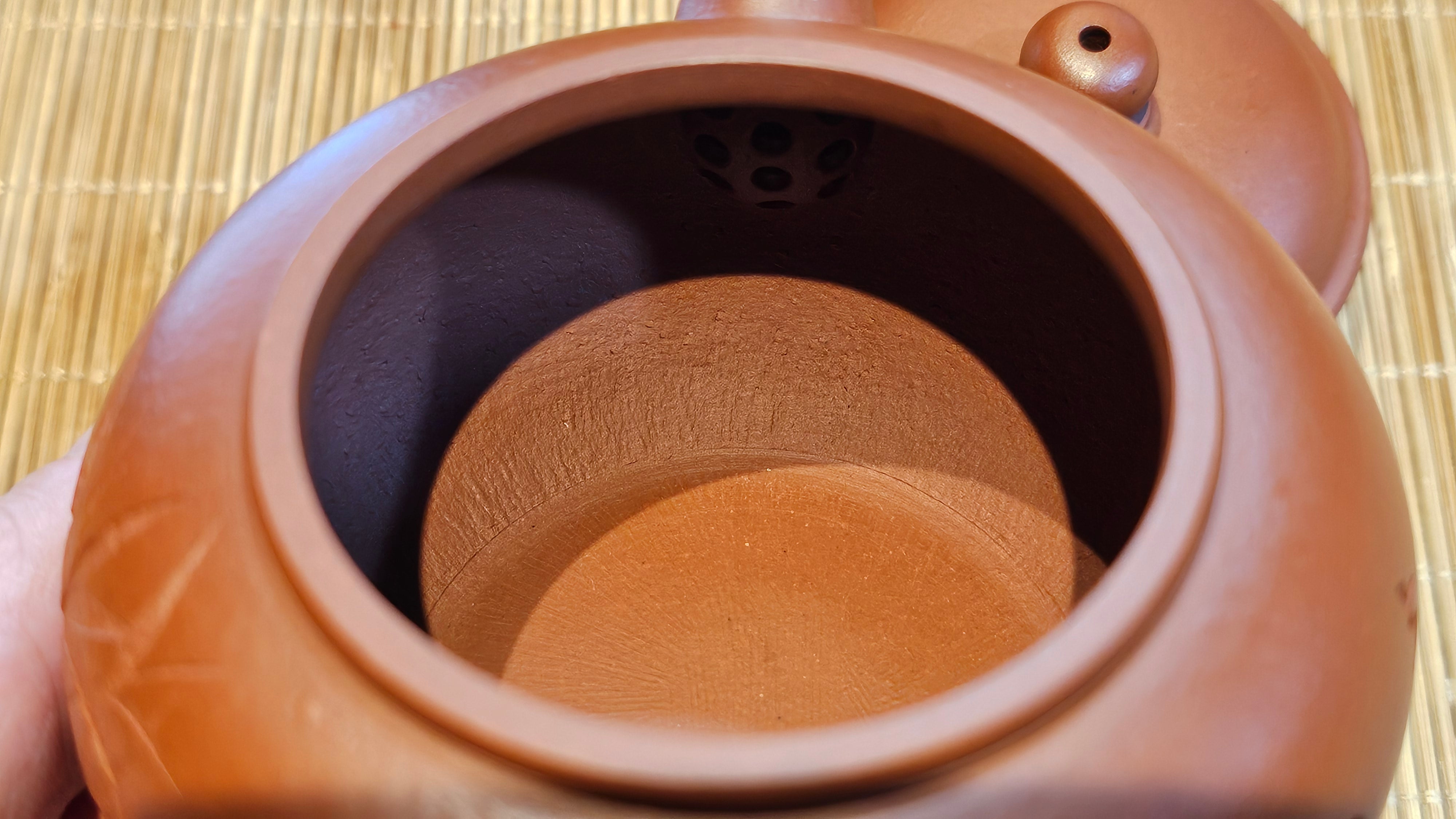 Shui Ping 水平, 156.3ml, Xiao Mei Yao Zhu Ni 小煤窑朱泥, by our Craftsman Chen Yue Fei 陈跃飞, "平步青云" and Bamboo Engraving by Craftsman Yi De Shu 一德书。