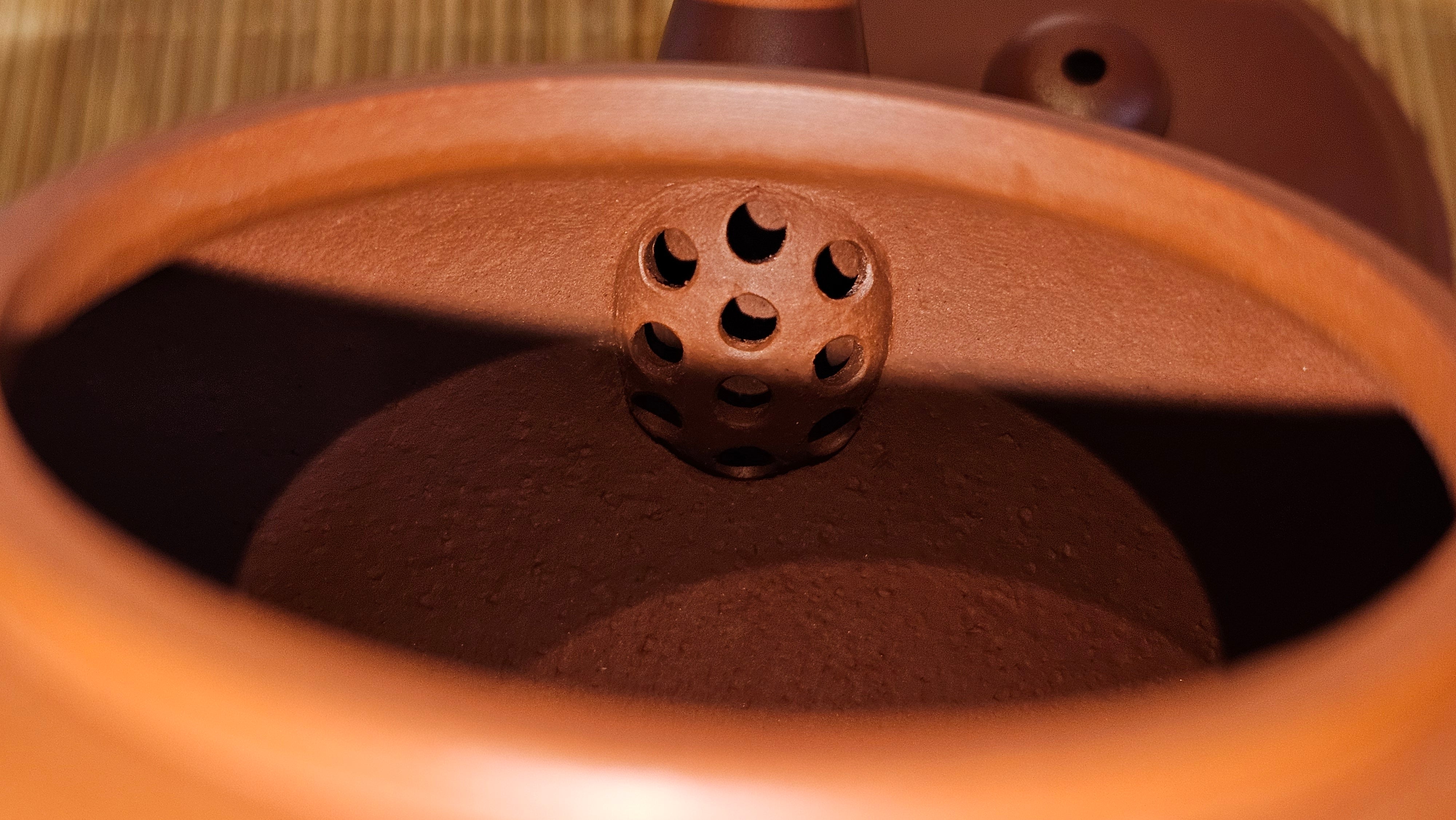 Shui Ping 水平, 156.3ml, Xiao Mei Yao Zhu Ni 小煤窑朱泥, by our Craftsman Chen Yue Fei 陈跃飞, "平步青云" and Bamboo Engraving by Craftsman Yi De Shu 一德书。