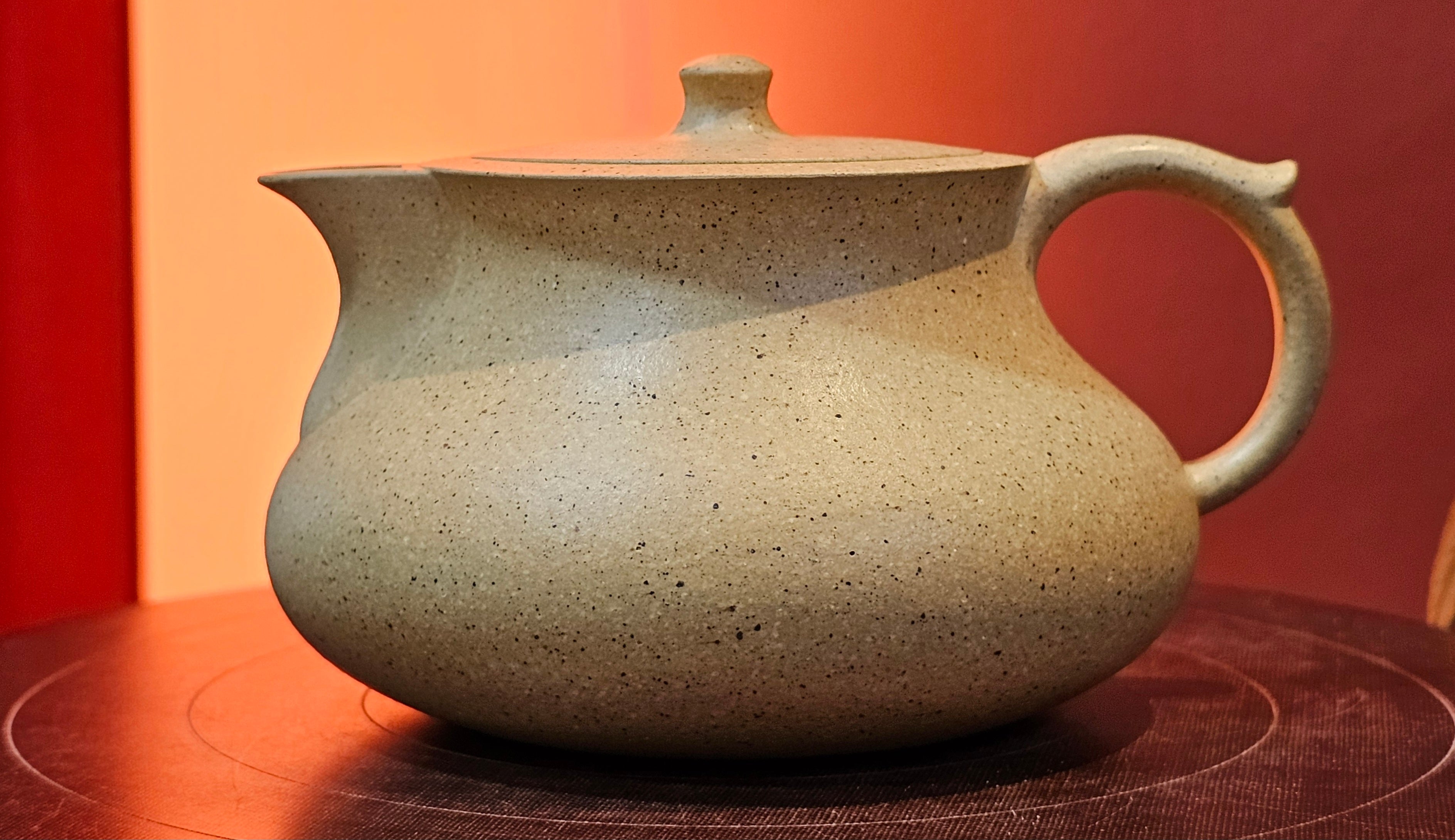 Le Rong《乐荣》, 186.3ml, Zhi Ma Duan Ni 芝麻段泥, by Craftsman Gu Xiao Ming 顾小明 ~ Congratulations to!Mr K.F., 1828hrs 25th Nov 2026, Chamblee! GA!