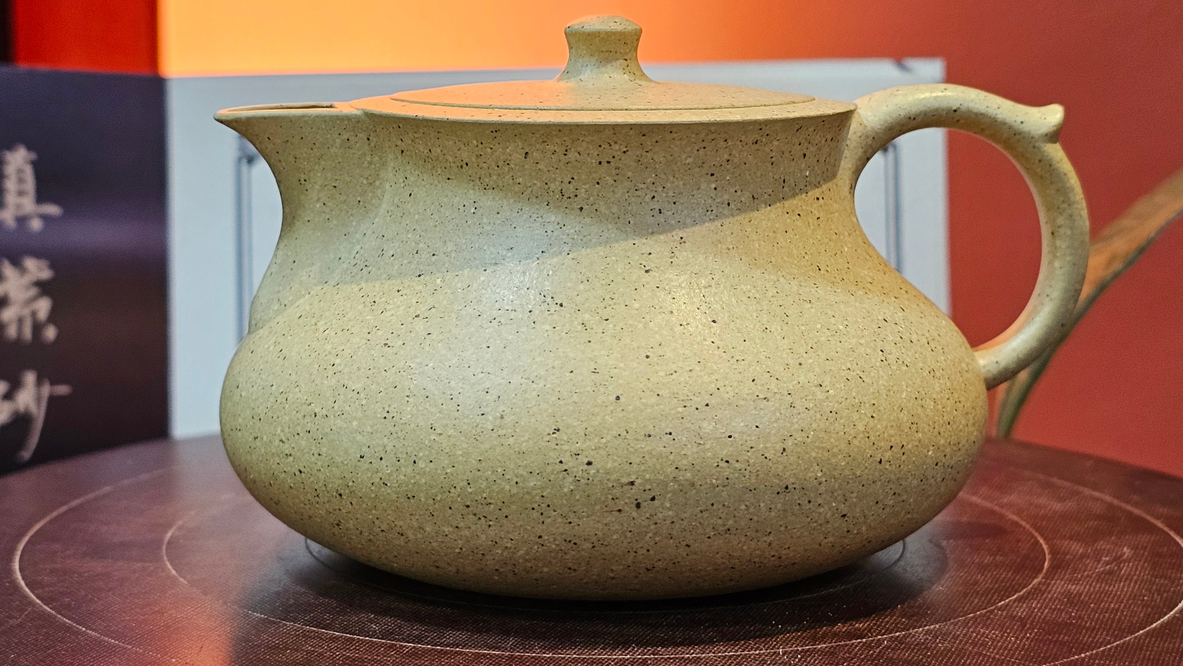 Le Rong《乐荣》, 186.3ml, Zhi Ma Duan Ni 芝麻段泥, by Craftsman Gu Xiao Ming 顾小明 ~ Congratulations to!Mr K.F., 1828hrs 25th Nov 2026, Chamblee! GA!